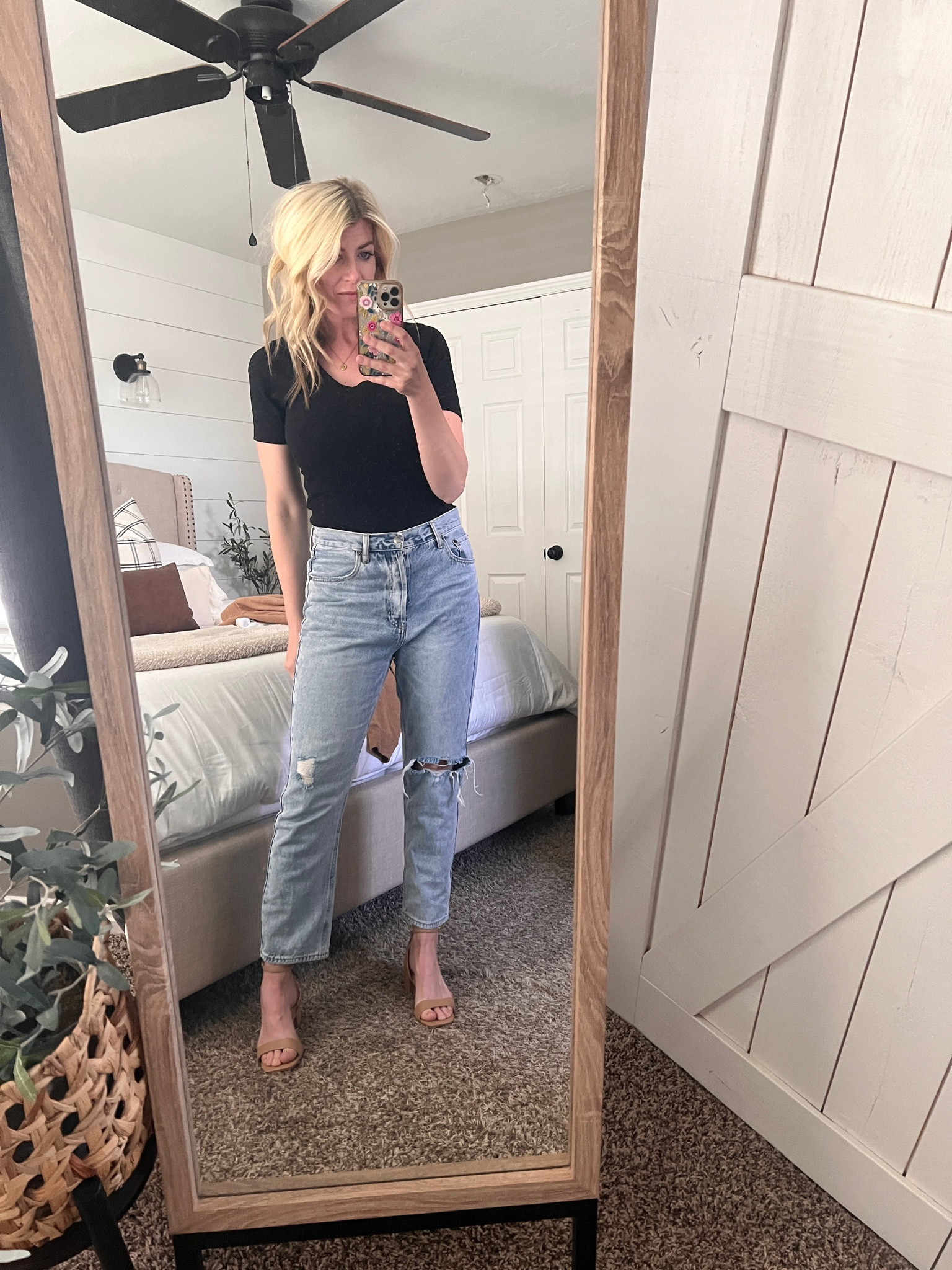 Black tee with denim mom jeans and sandals

#LTKsalealert #LTKFind #LTKstyletip