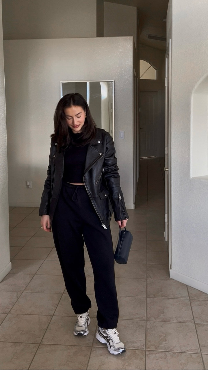 Casual.

#LTKU #LTKootd #LTKgrwm