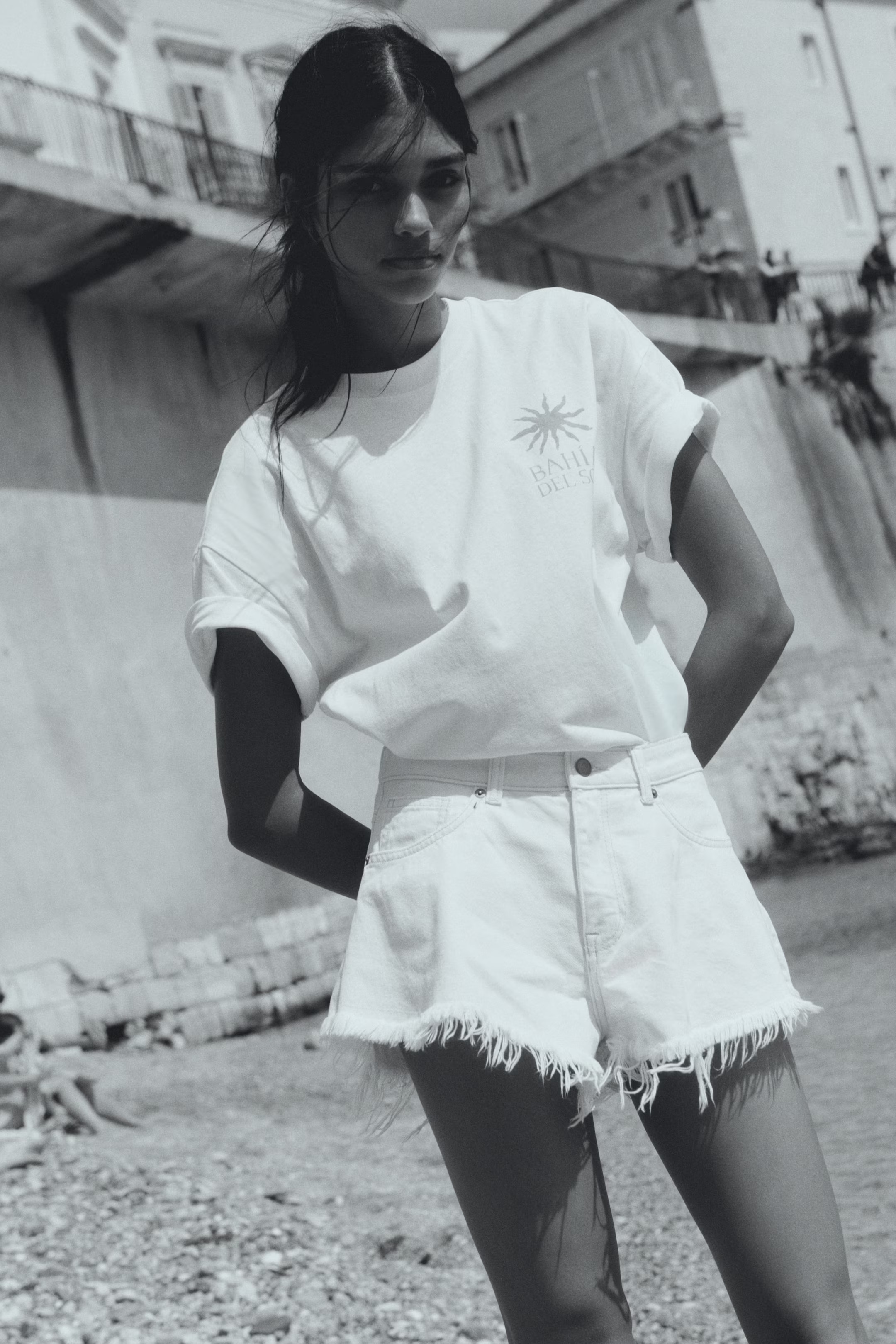 Frayed-edge denim shorts | H&M (UK, MY, IN, SG, PH, TW, HK)