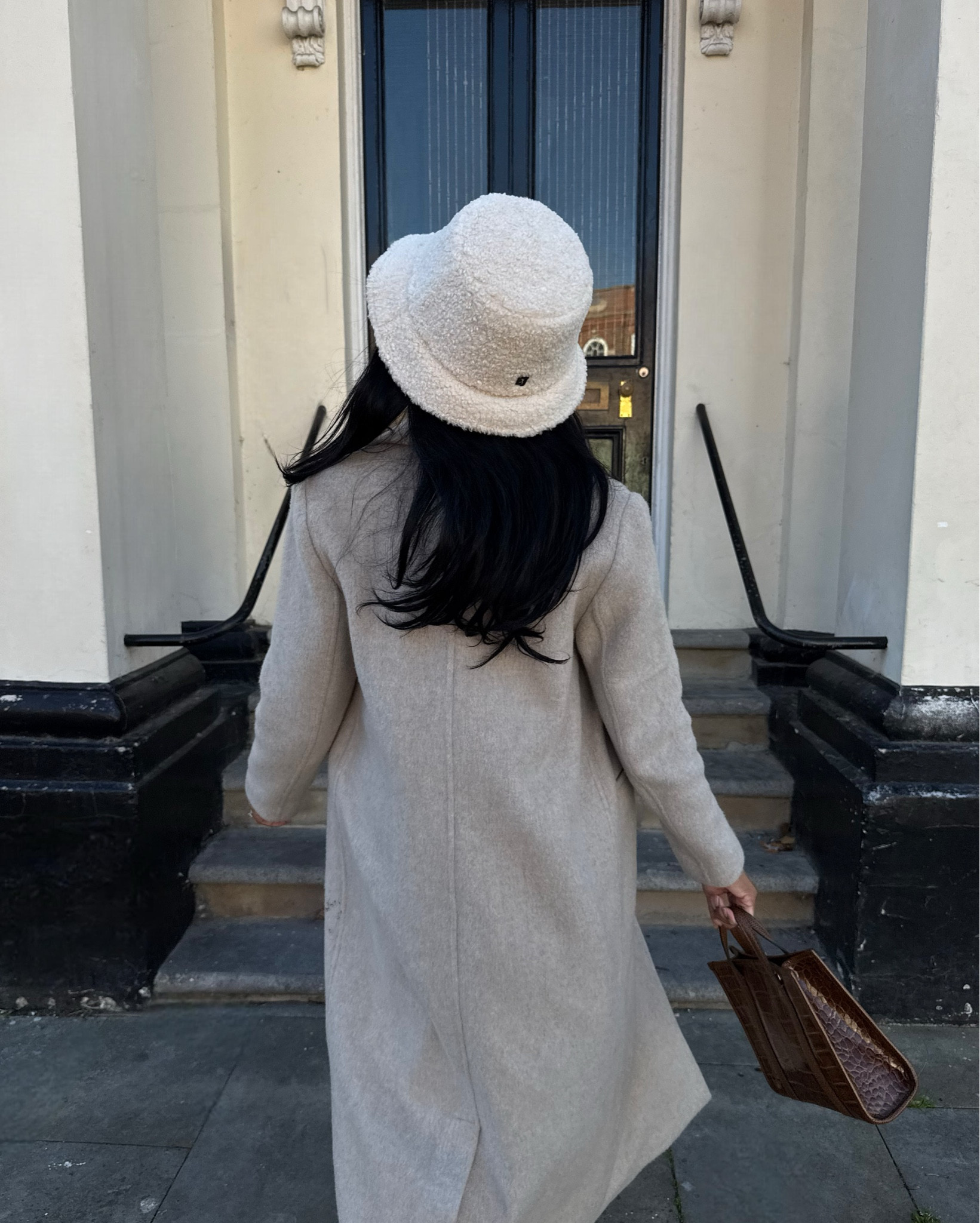 Effortless elegance with @EricJavits 🤍 Loving this cream bucket hat and toast leather bag from their Fall/Winter 2025 Collection . Timeless, chic, and effortless. Use code 'Tandya10’ for 10% off sitewide.
Shop the collection and my look on @shop.ltk ✨

#EricJavits #ElegantStyle #ChicAccessories #FashionStatement #TimelessElegance #FallFashion #ad #sponsored #FallEssentials

#LTKItBag #LTKSeasonal #LTKStyleTip