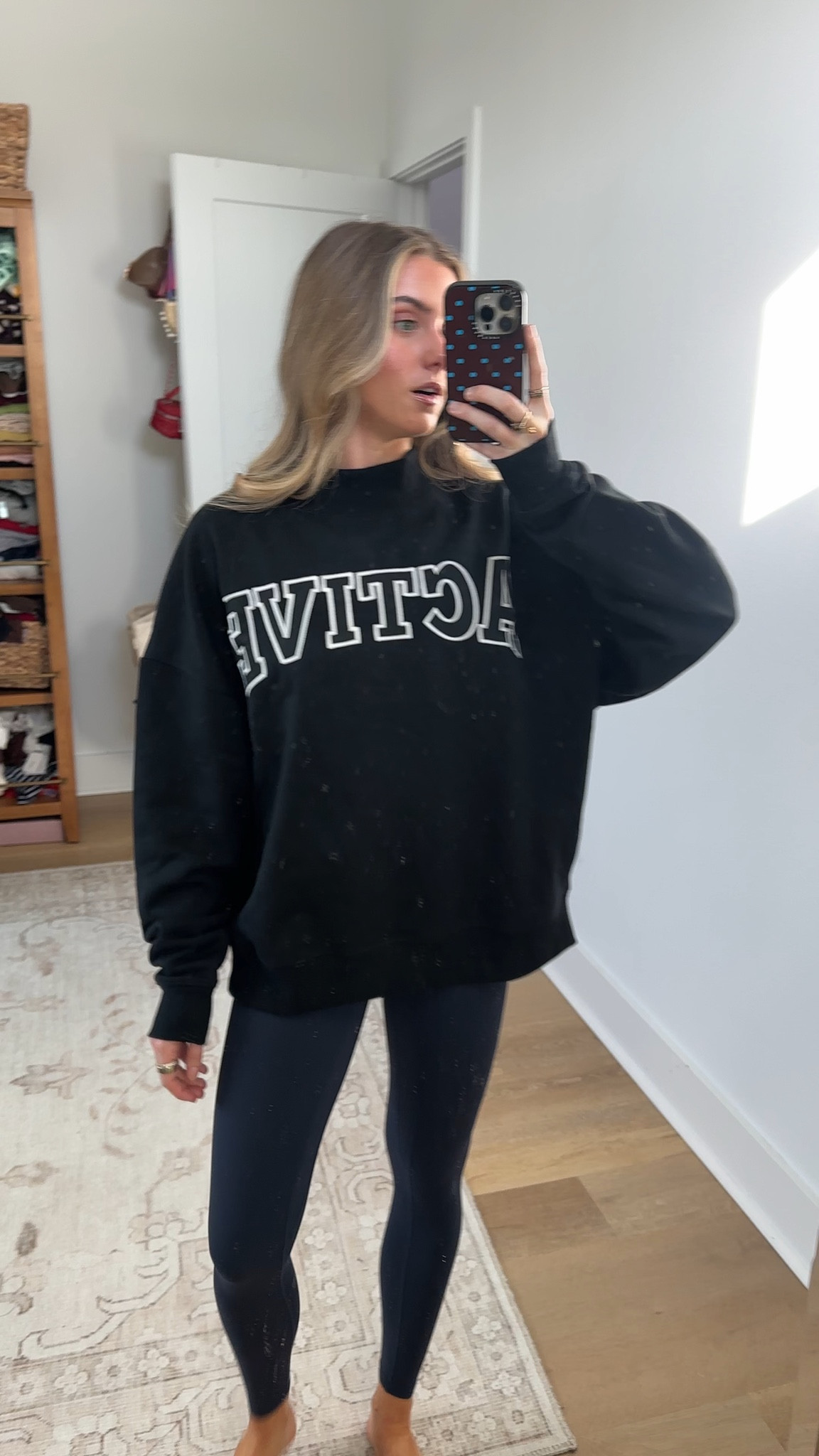 Ptula fleece pullover size s/m. The Foundation Fleece Mockneck is the answer to the demand for structural cozy. With its oversized, dropped-shoulder fit and clean neckline, it delivers a sharp, minimalist look that’s far more curated than your average crewneck or hoodie.

Crafted from our NEW Foundation Fleece fabric, this sweatshirt introduces a premium, lightweight feel that doesn't compromise on warmth. Famous for its plush, cloud-soft interior, this fabric is brushed to perfection for a sensation that’s as light as it is cozy. @ptula00 

#LTKActive #LTKfitnessgoals #LTKootd