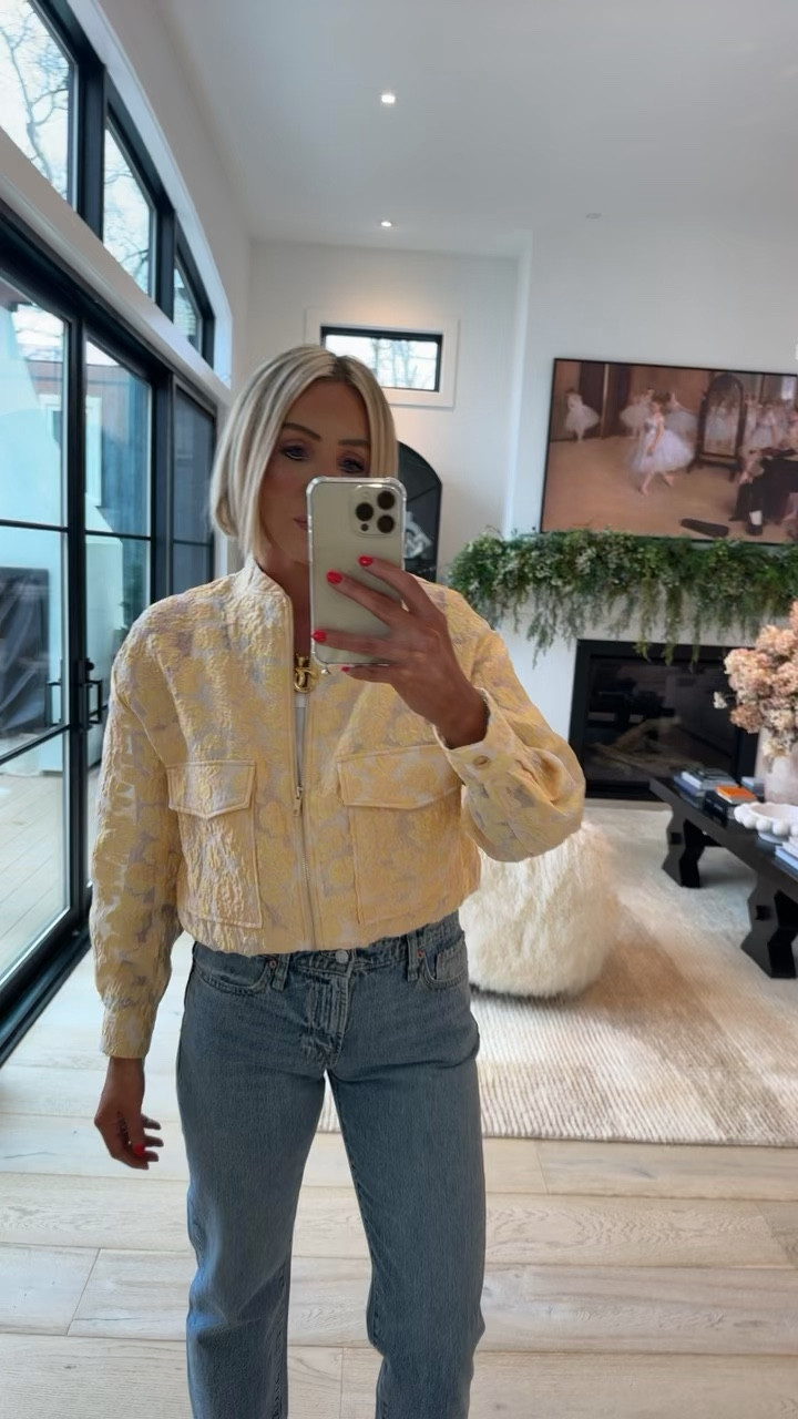 Must have jacket and new denim both from Zara 🔥🔥🔥 size up to a 6 in denim and a medium in top (could have done small in jacket) 