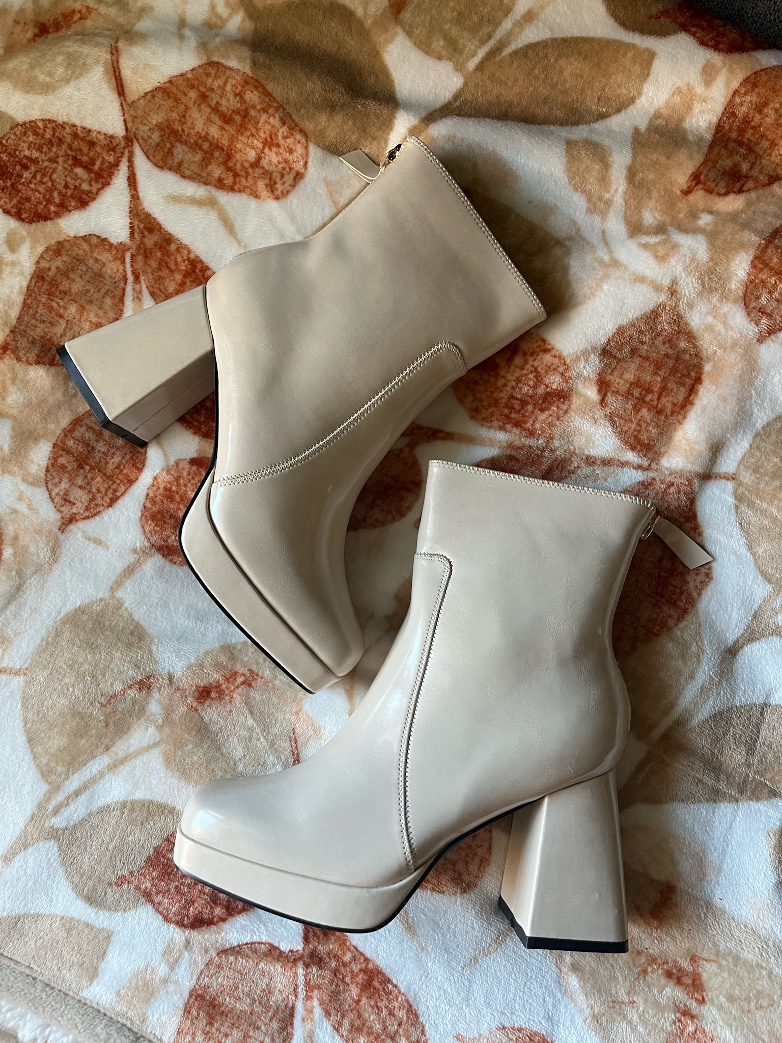 Chunky ankle boot, true to size
Comes in black and brown

#LTKGiftGuide #LTKshoecrush #LTKstyletip