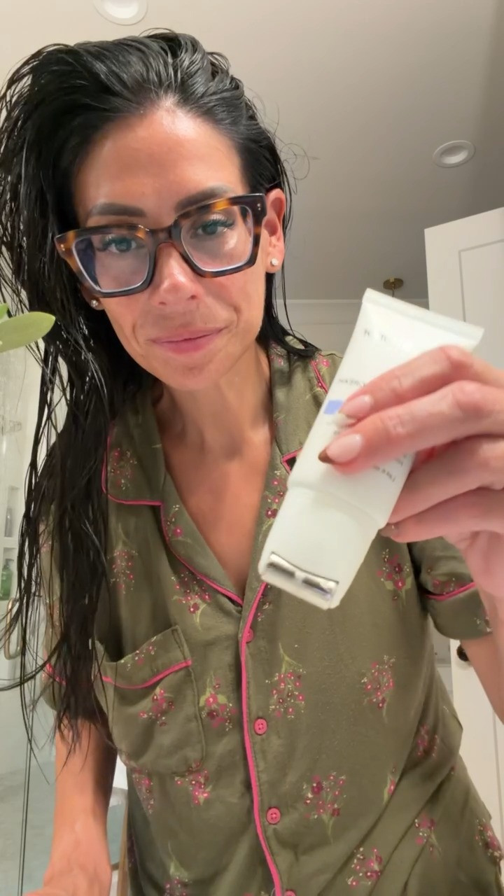 Adding this neck firming cream to my routine!! Love that it comes with the gua sha applicator too 🫶🏼





neck firming cream, gua sha skincare, neck cream, firming skincare, neck skincare, anti aging skincare, skincare routine, beauty finds, carla.bushey 

 #LTKselfcare #LTKBeauty