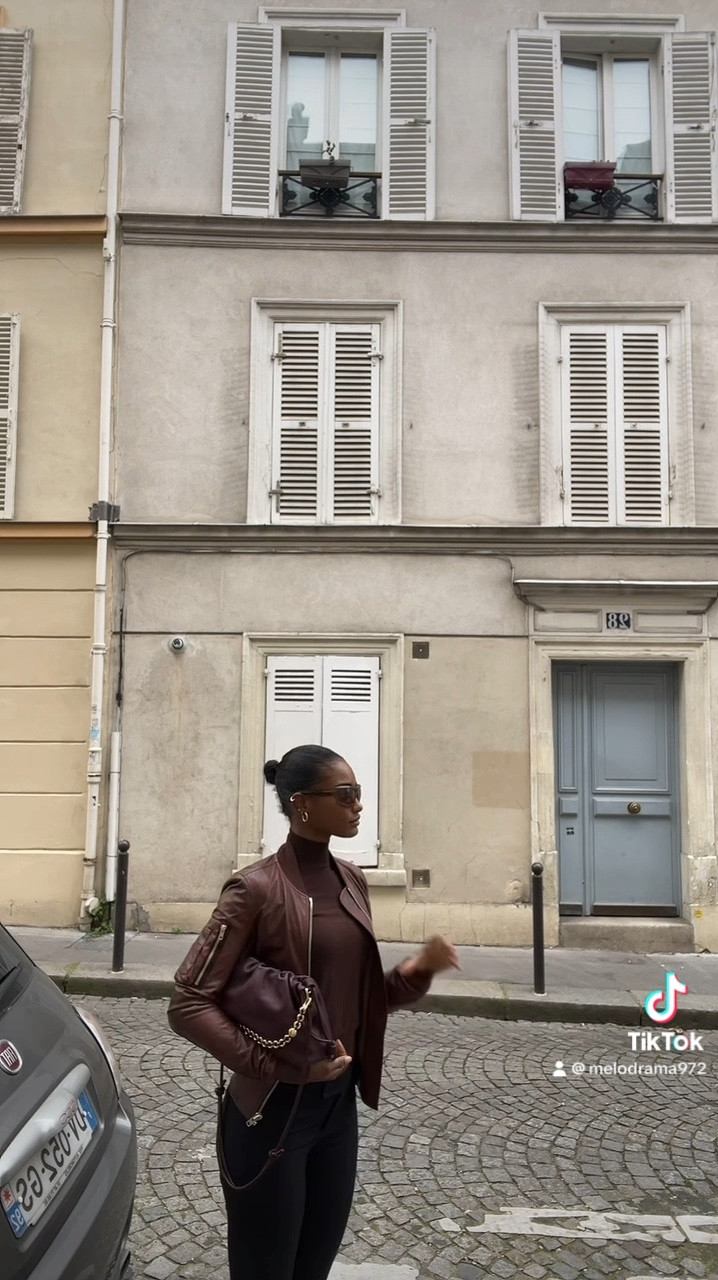Love a good brown. #parisienne #brown #chic #springfit 