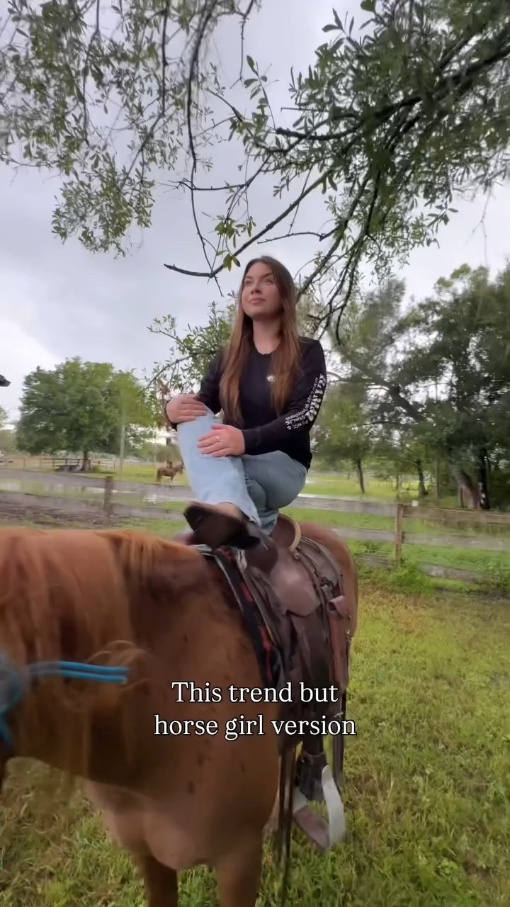 This horse is a legend - raining & lightning to add to the madness 🫣
.
.
.
.
.
.
.
#horse #horses #equine #equestrian #horsegirl #horsechallenge #florida #nickiminajchallenge