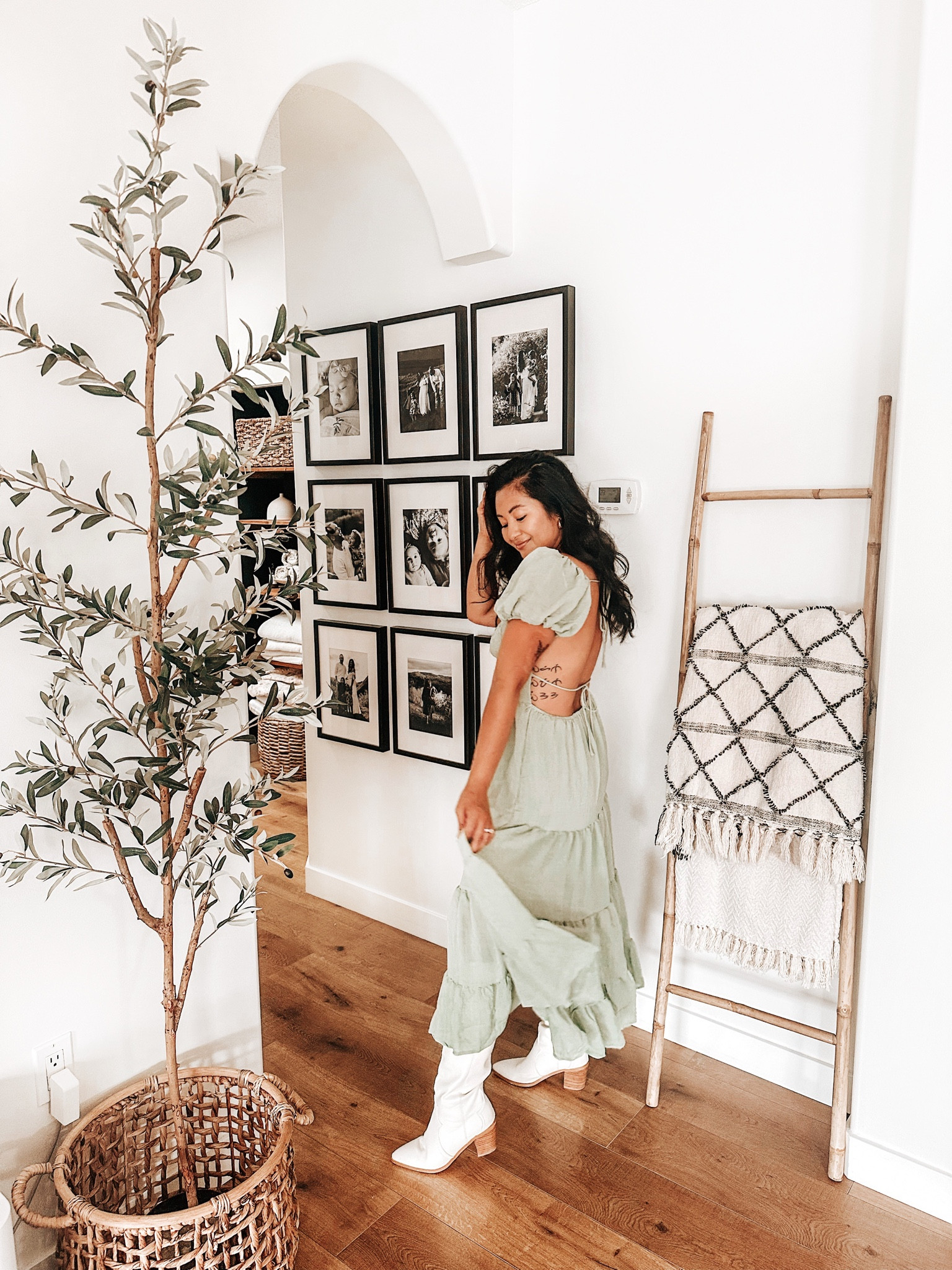 This is 34
Loving all the green colors this summer especially the Danni midi dress from #princesspollyboutique paired with the gorgeous Billini Novena cowboy boot 

#LTKfind #liketoknowit #ltkstyletip

#LTKbeauty #LTKshoecrush #LTKunder100