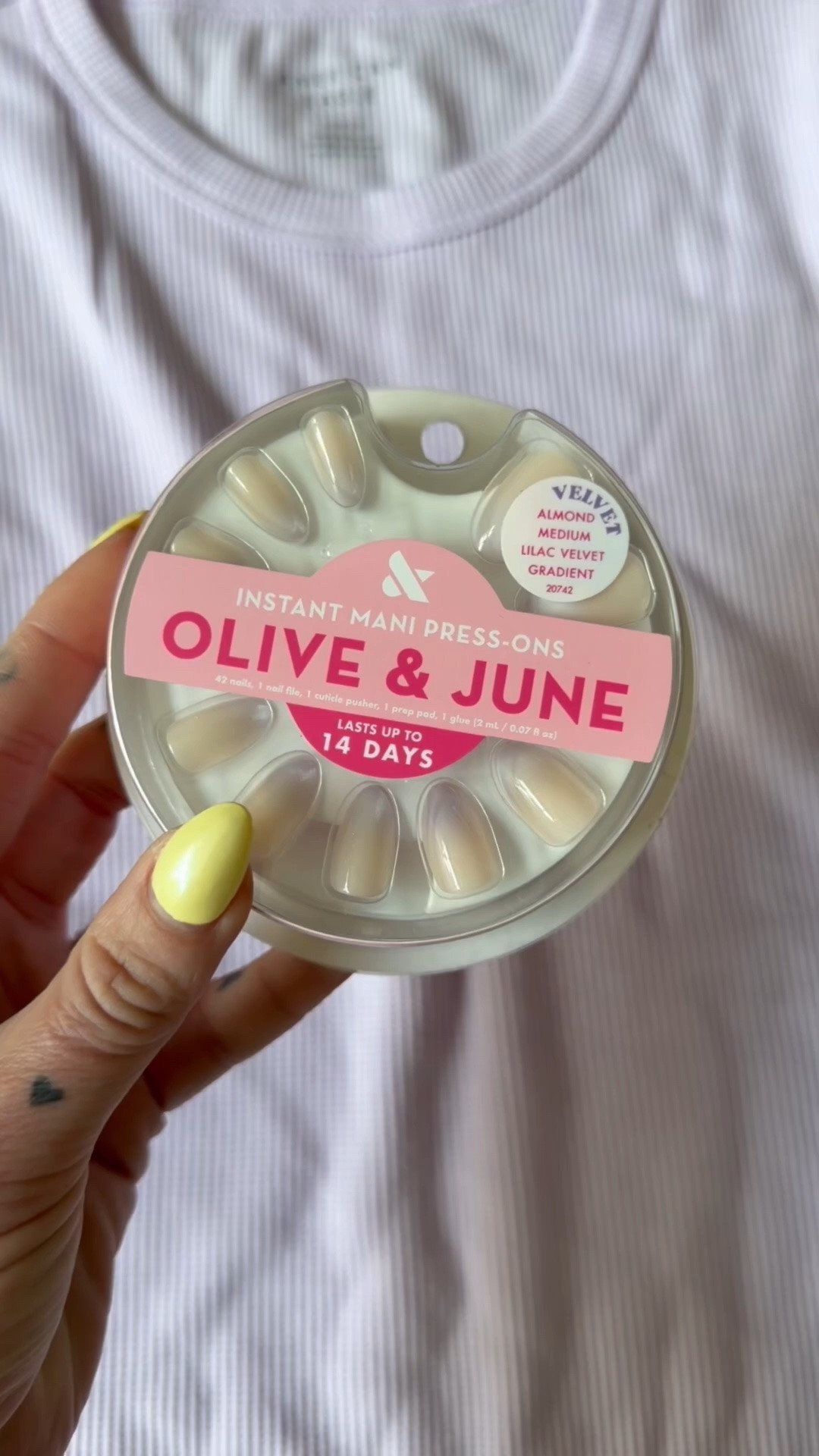 Olive & June press on nails at target 
New for end of summer nail art 
Chrome polish and Long wear press on nails