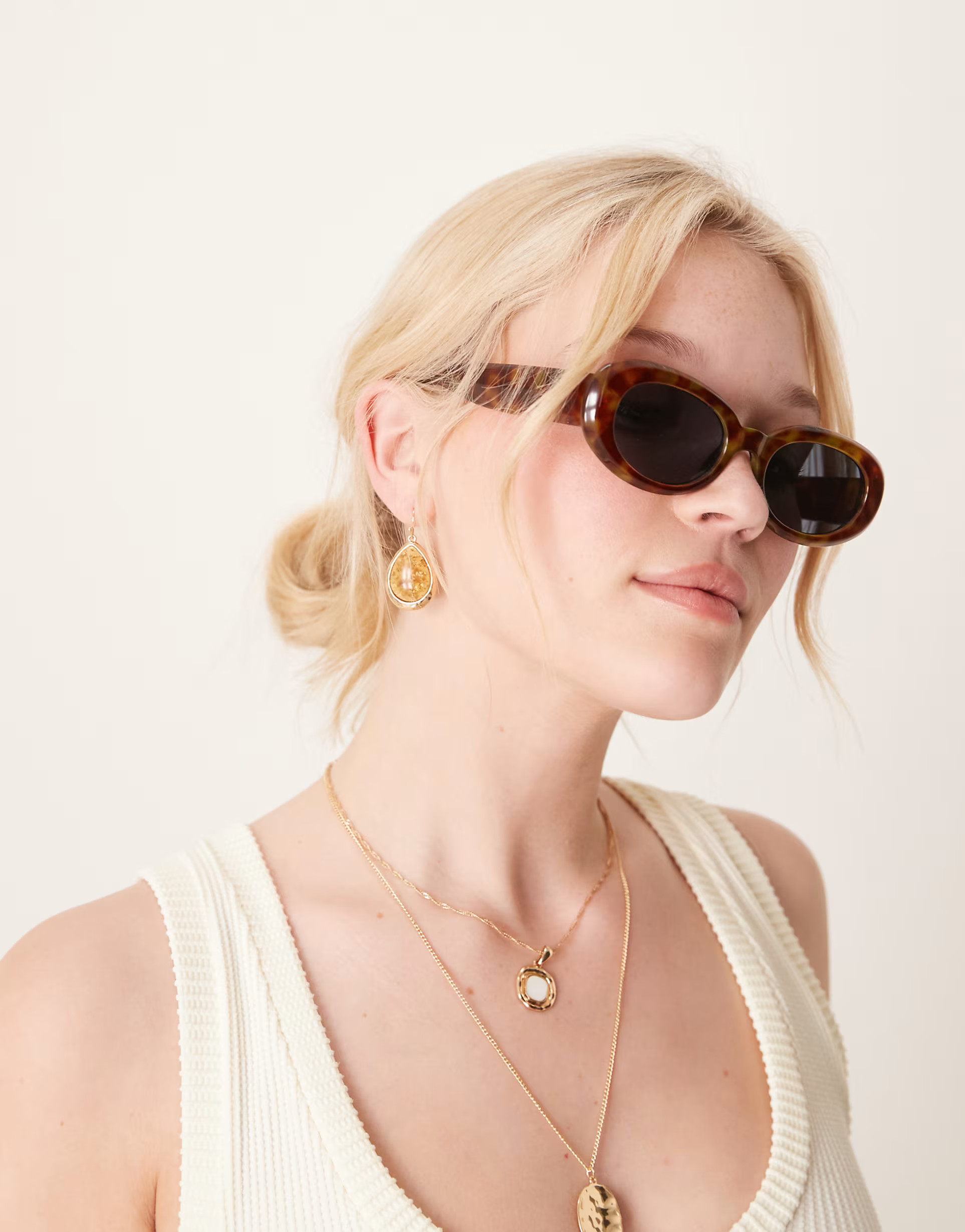 Jeepers Peepers chunky oval sunglasses in tortoiseshell | ASOS (Global)