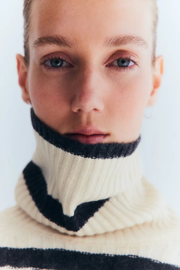 MAMA Turtleneck Sweater | H&M (US + CA)