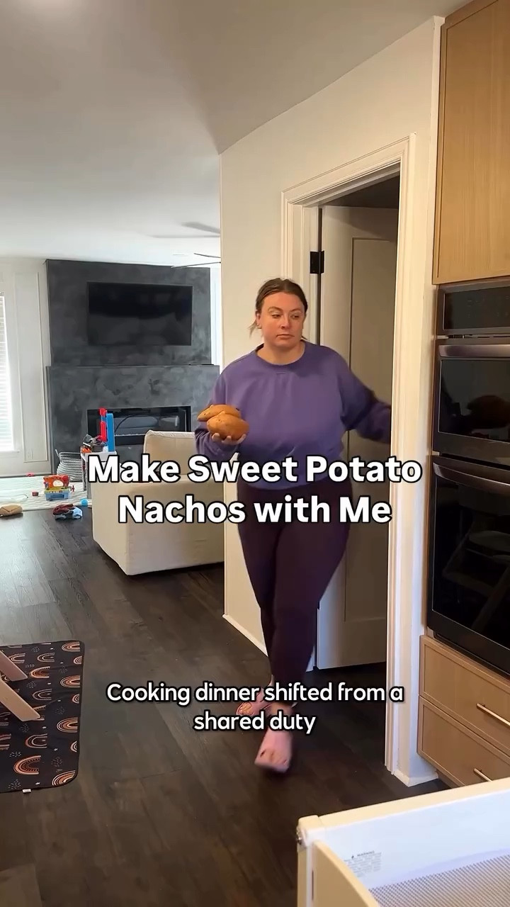 okay i gotta know, would you rather cook or clean up? 

i love using leftovers for sweet potato nachos 😋 DELISH and changes based on what’s open/around. 

i’ve been using the @recime.app to help plan, mixed with grocery delivery and using my notes app!
@ourplace @materialkitchen #familydinners #momlife♥️