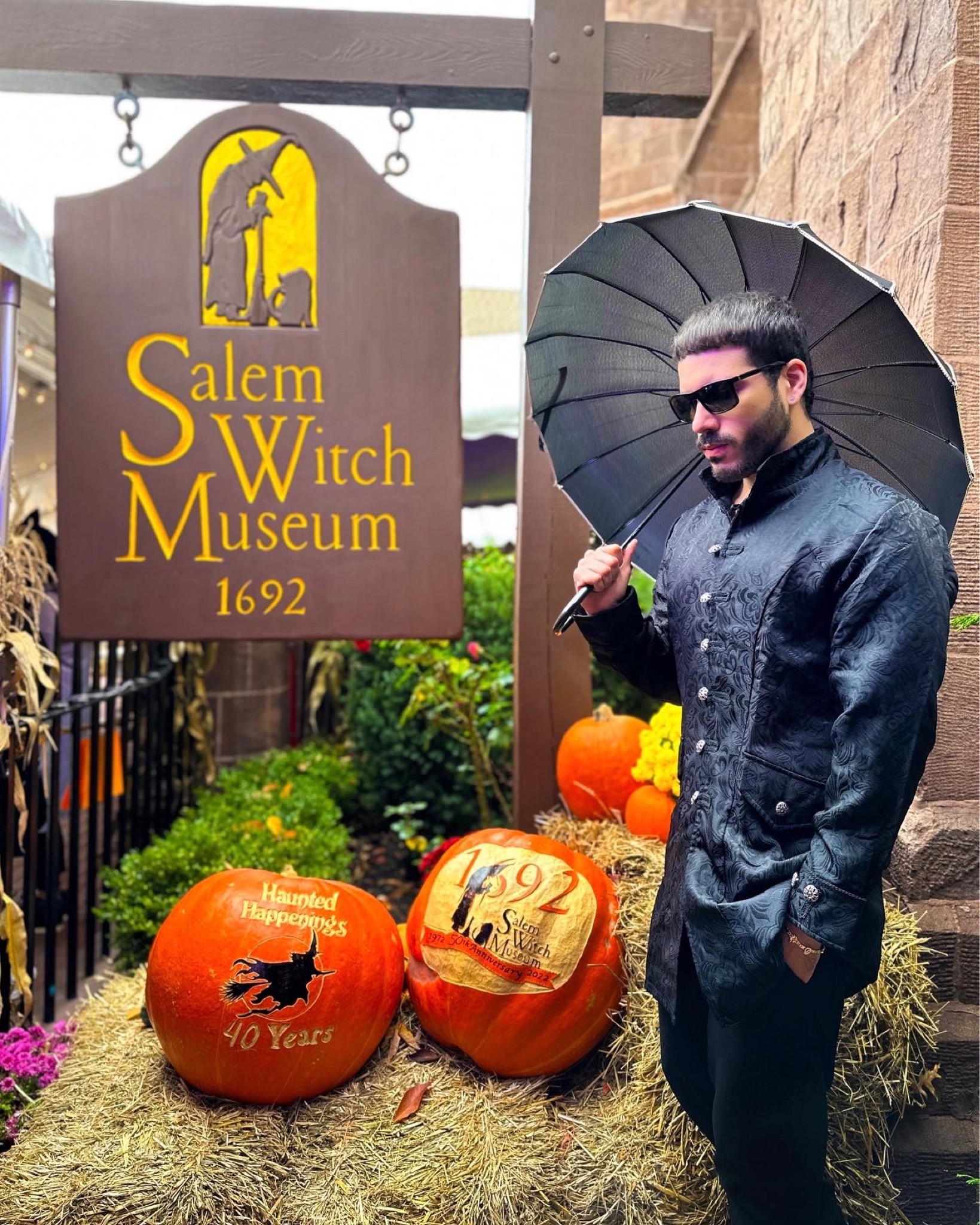 Vampire Look / Halloween Look / Gothic / Emo / Hocus Pocus / Fall style for Men / Autumn style for Men / Pumpkin Season / Black Casual Fit / 

#LTKunder50 #LTKmens #LTKHalloween