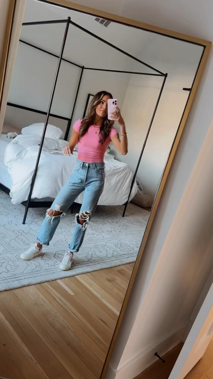 love this flattering bodysuit! 🩷


#valentinesday #valentines #valentinesdayoutfitideas #bodysuit #boyfriendjeans

#LTKstyletip #LTKfindsunder100