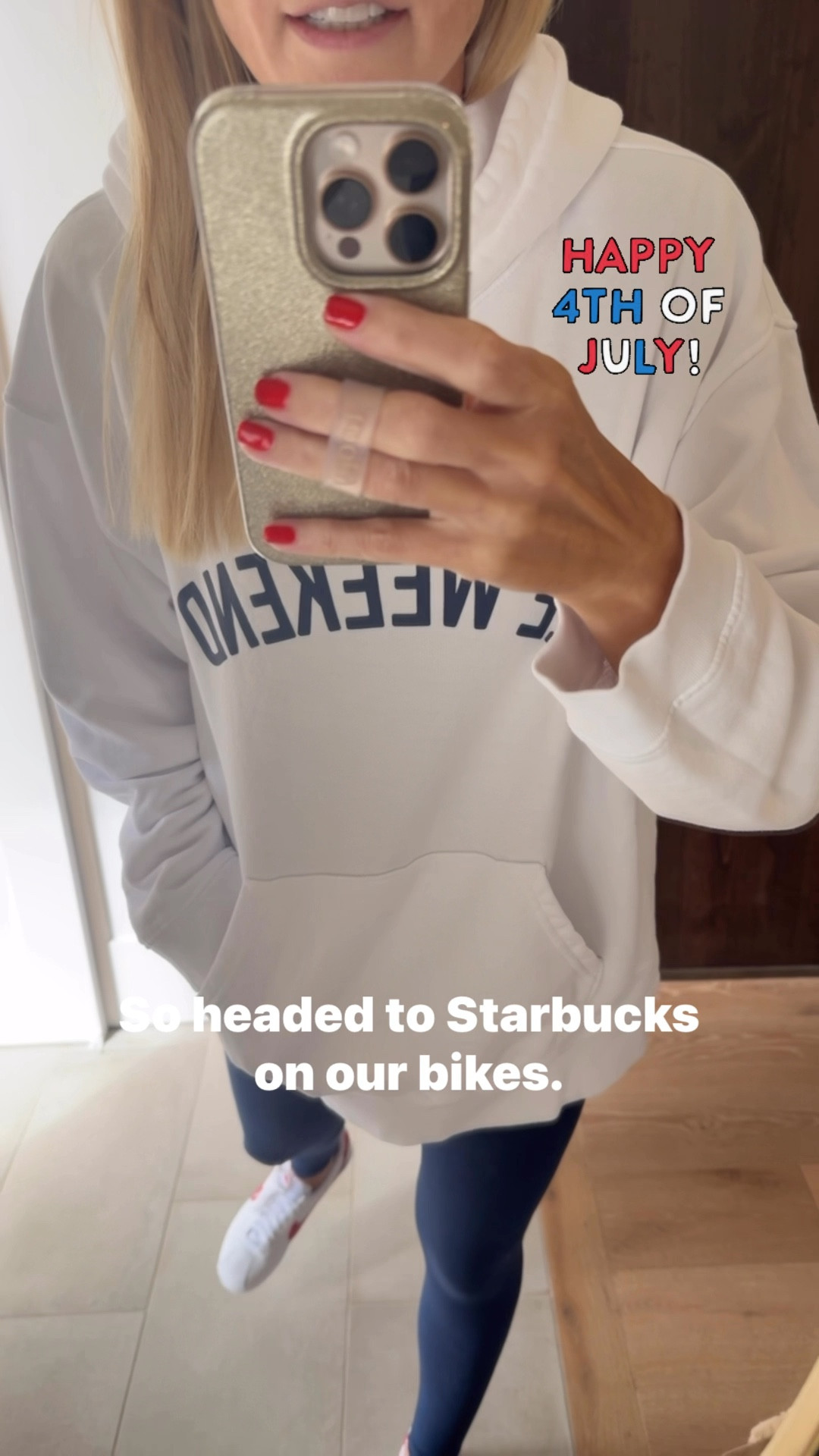 Mom outfit, leggings, sweatshirt, sneakers 