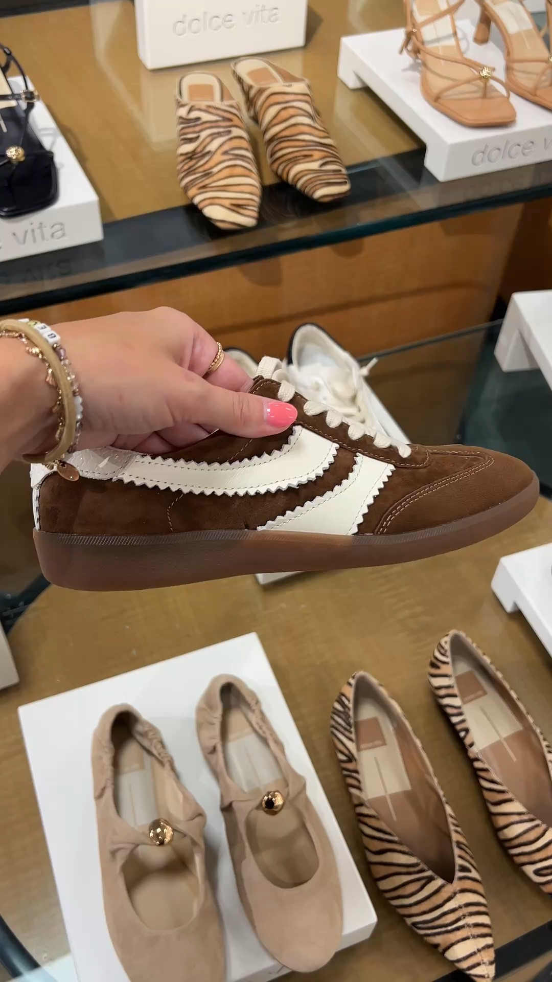 // brown sneakers for fall // fashion sneakers // fall shoes // first week of fall outfit inspo // brown suede // brown suede shoes //

#LTKSeasonal