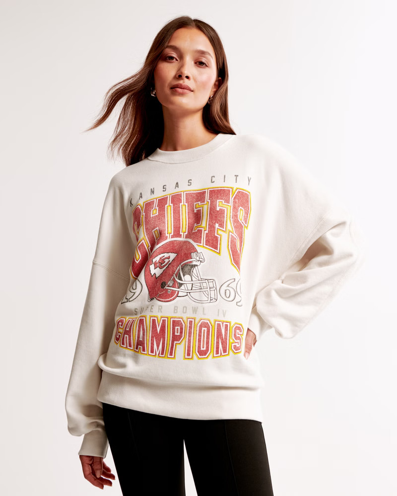 NFL Kansas City Chiefs Graphic Oversized Sunday Crew | NFL NFL | Abercrombie.com | Abercrombie & Fitch (US)