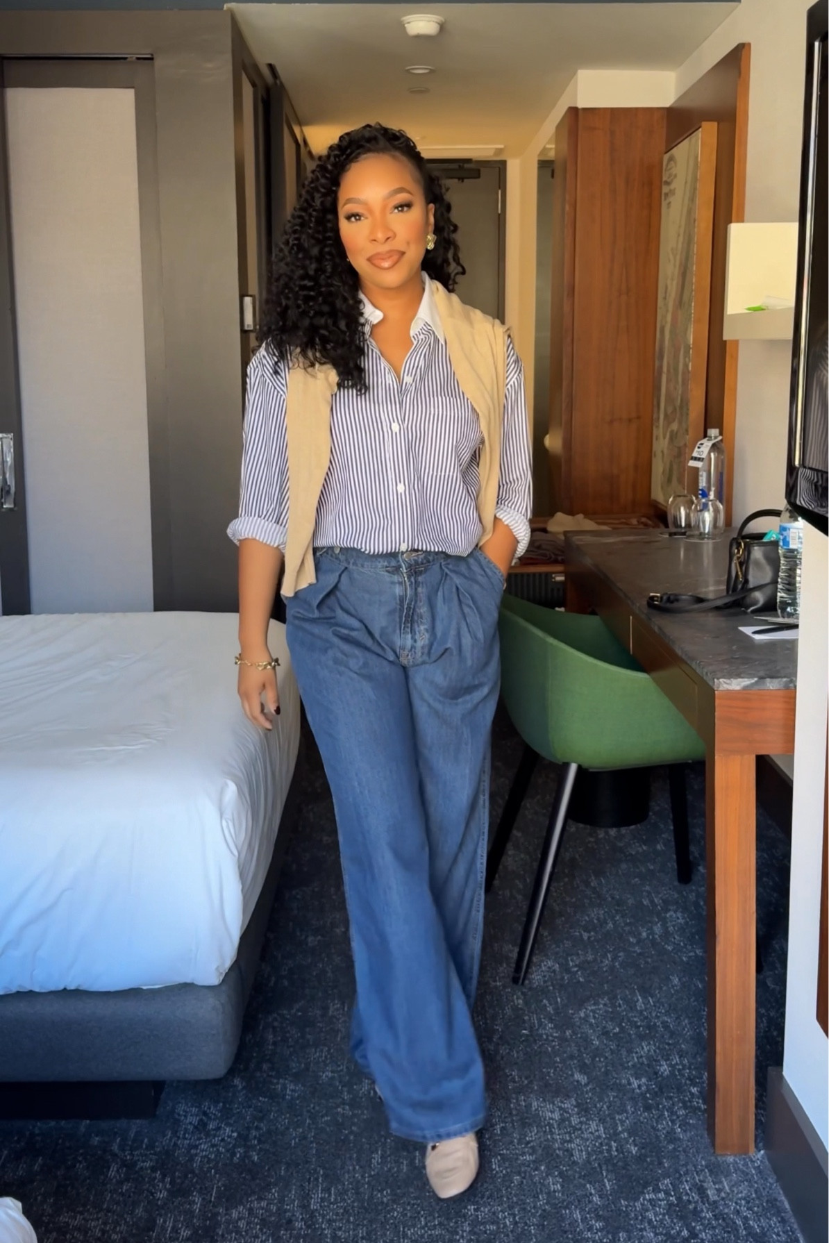 Casual fall vibes in NYC ✈️ 🍎🌃 obsessed with this look head to toe that’s comfy, yet affordable! Wearing a size Small shirt/6 pants/ XL sweater 

#LTKFindsUnder50 #LTKStyleTip #LTKSeasonal