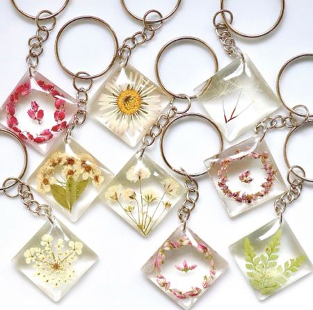We love this key chain with real dried flowers available with different flowers. Great gift for Mothers Day!

#LTKfindsunder50 #LTKSeasonal #LTKfamily