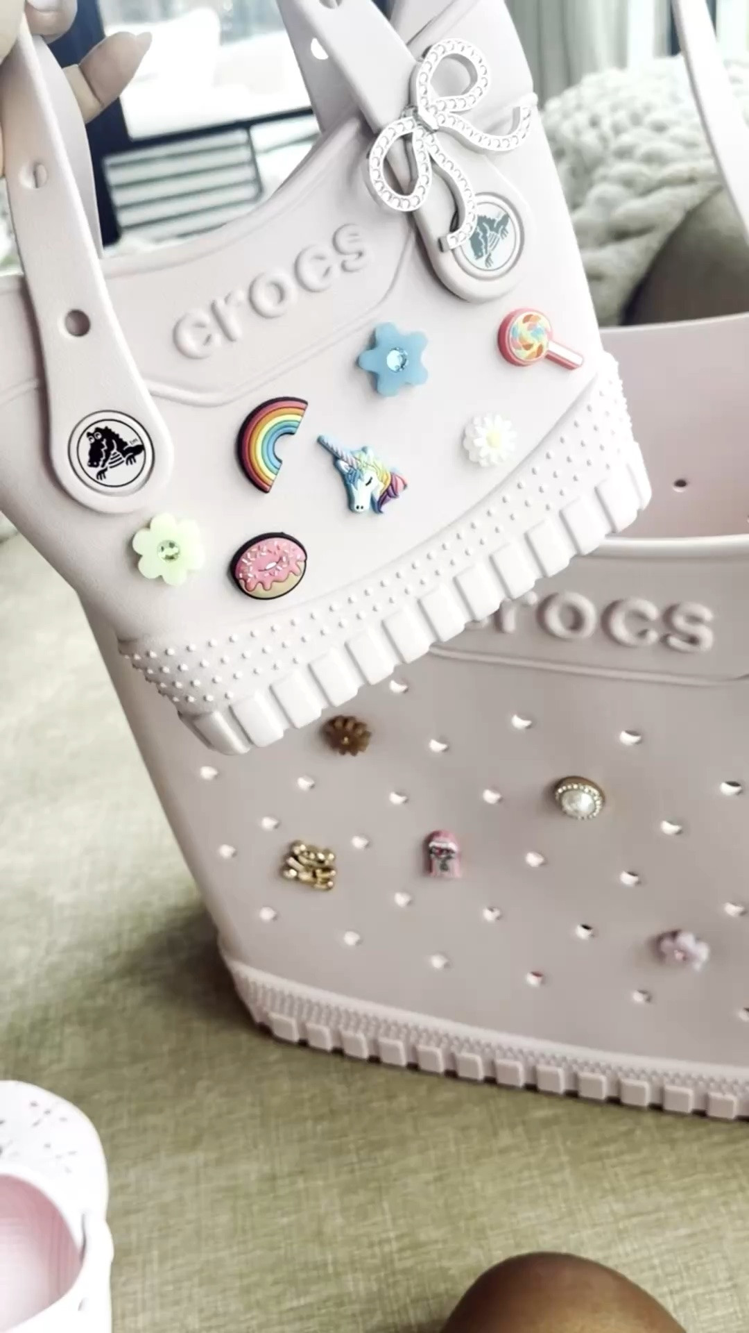 Cece is obsessed with this mini bag! And how cute are these charms? 

@‌crocs #CrocsPartner #Ad

#LTKootd