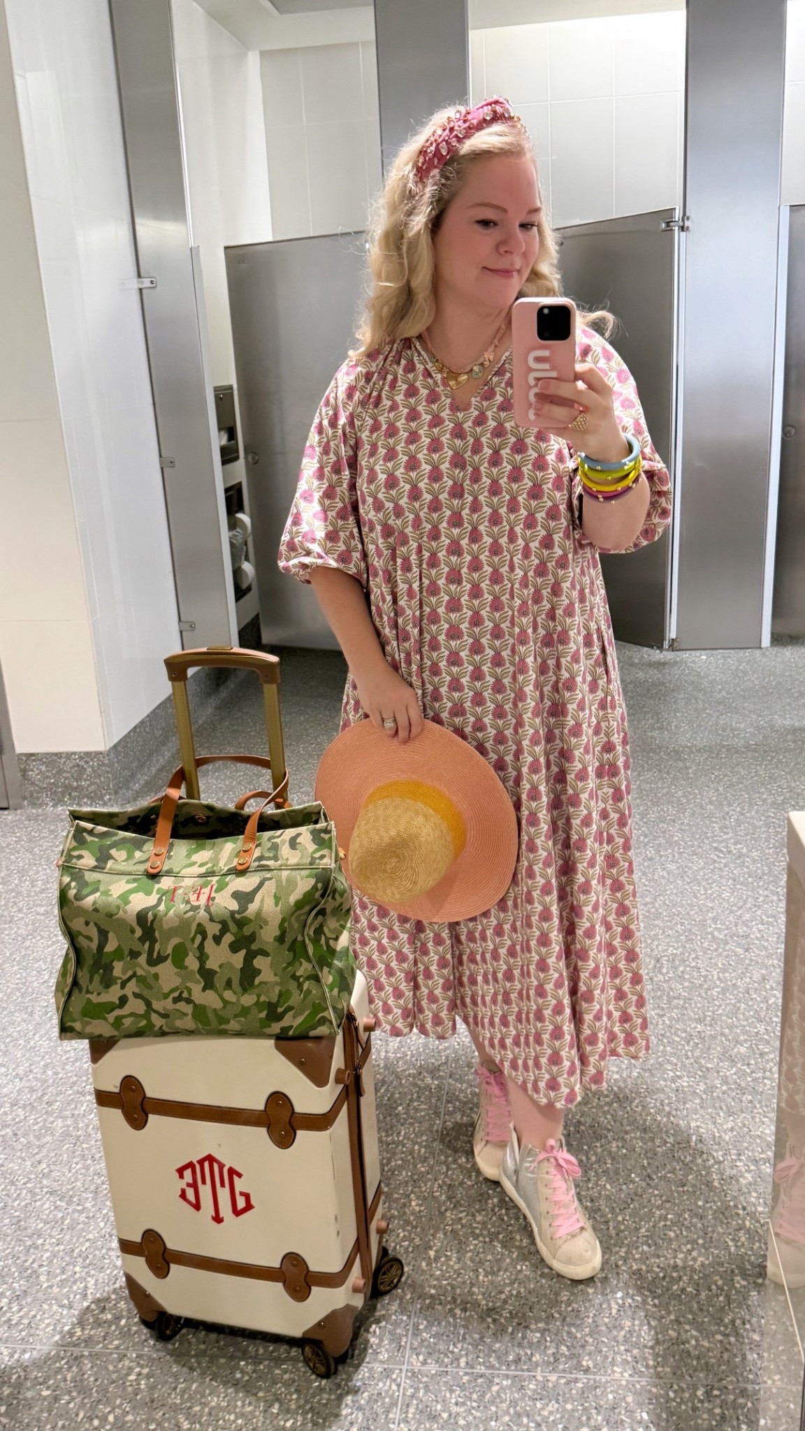 Vegas, baby! Easy travel day outfit.