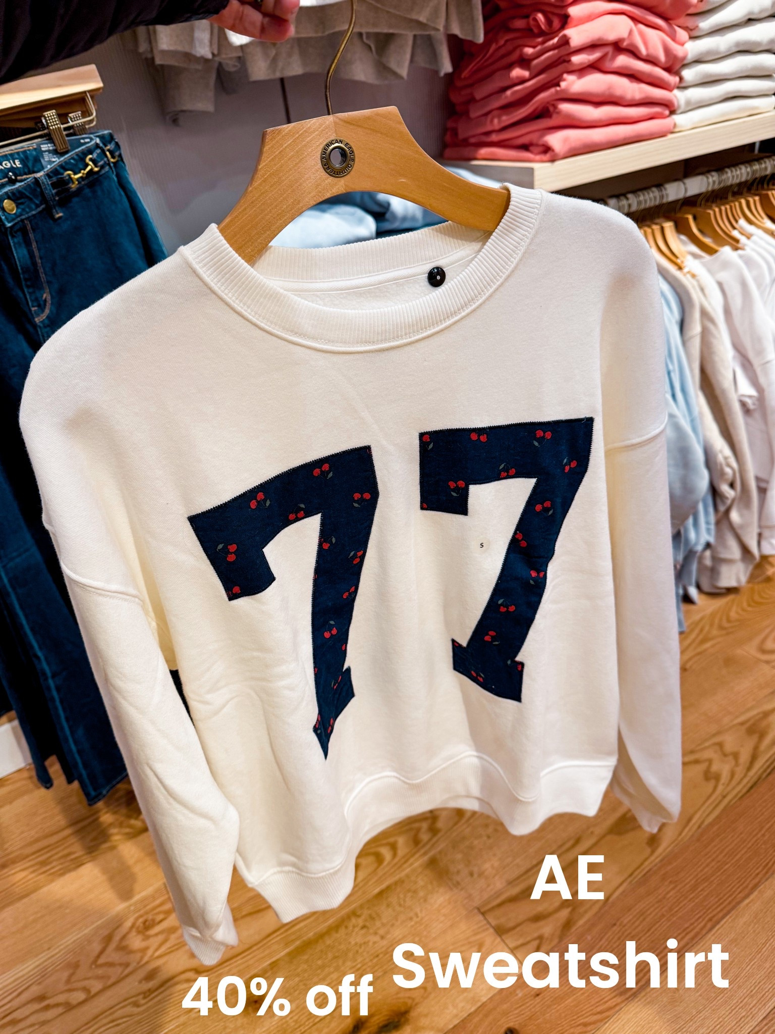 American Eagle 40% off sweatshirt 

#LTKFindsUnder100 #LTKFindsUnder50 #LTKSaleAlert