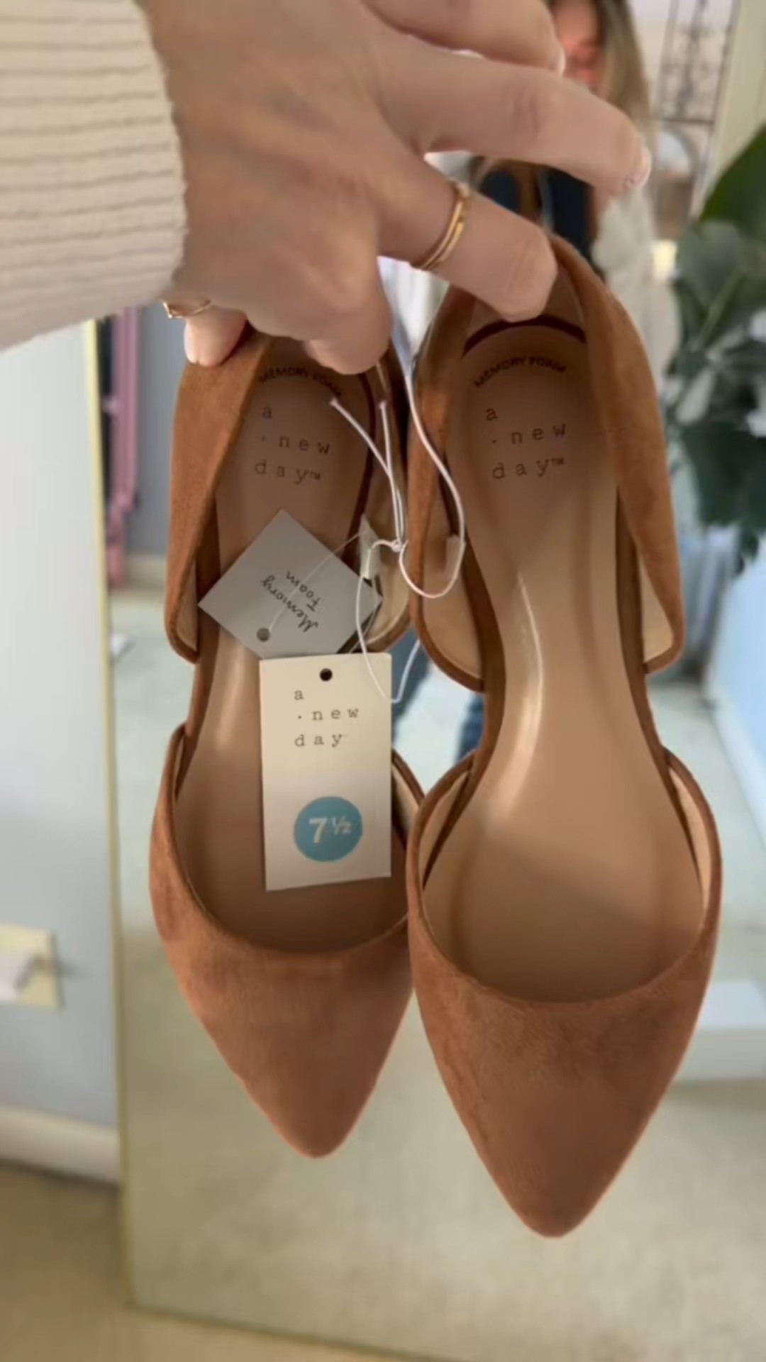 The cutest flats for the fall! 

Fall favorites, women fall finds, fall shoes, fall ballet flats, fall fashion, trendy fashion, affordable fashion, everyday fashion 

#LTKShoeCrush #LTKSeasonal #LTKStyleTip