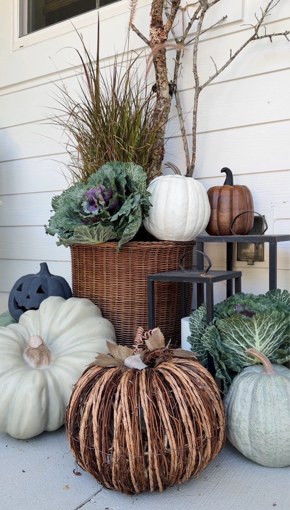 Fall porch 🍂🍁

#LTKSeasonal #LTKHome