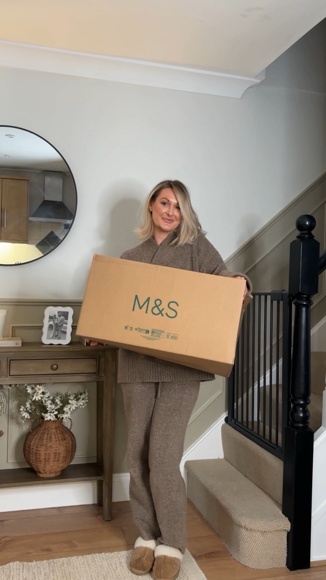 M&S New In! 

M&S , knitted co ord, barrel leg jeans 