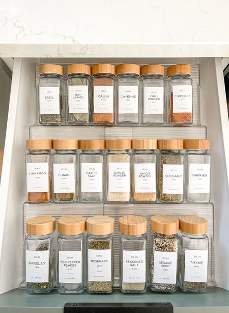 Finally the spice drawer of my dreams! These bamboo bottles with white labels are so cute & can’t forget the in-drawer organizer that makes everything visible ✨