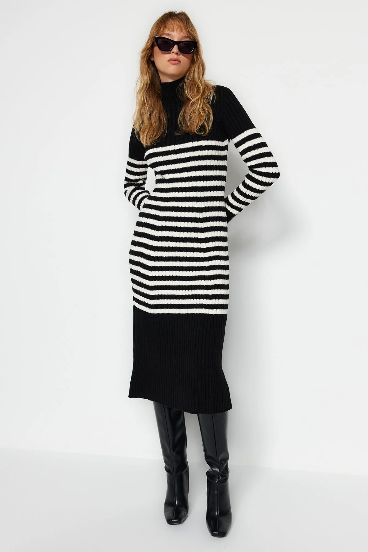 Trendyol Collection Schwarzes gestreiftes Maxi-Strickkleid TWOAW24EL00091 | Trendyol DE