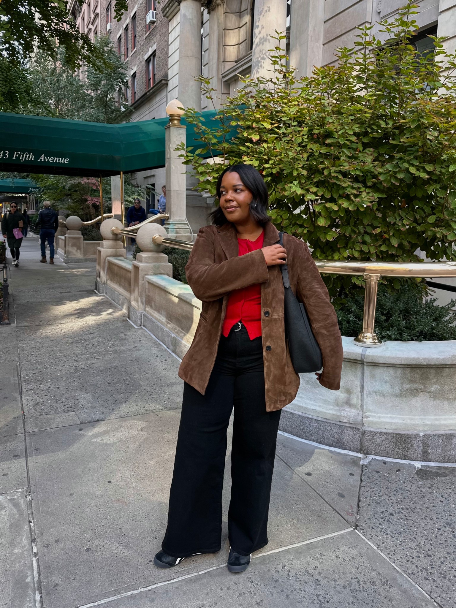 NYC day 3 ootd ❤️‍🔥🍂 


Autumn outfits, midsize fashion, suede jacket, red cardigan, Arket, at Agni studio, Tory Burch, frame jeans 

#LTKwinter #LTKautumn #LTKmidsize