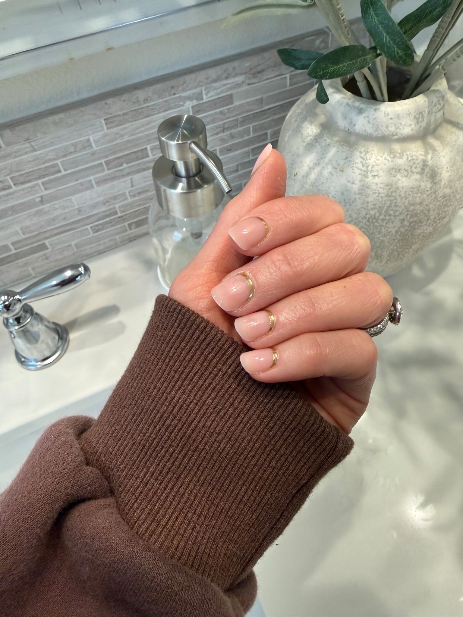 It’s amazing what a set of nails can do 😍 I find it difficult to find the time or motivation to get to a nail salon monthly, so I’m trying press ons again! 💅🏻 

Amazon, Glamnetic, press on nails, manicure, mom life, beauty routine, self care routine 

#LTKBeauty #LTKselfcare #LTKmomlife