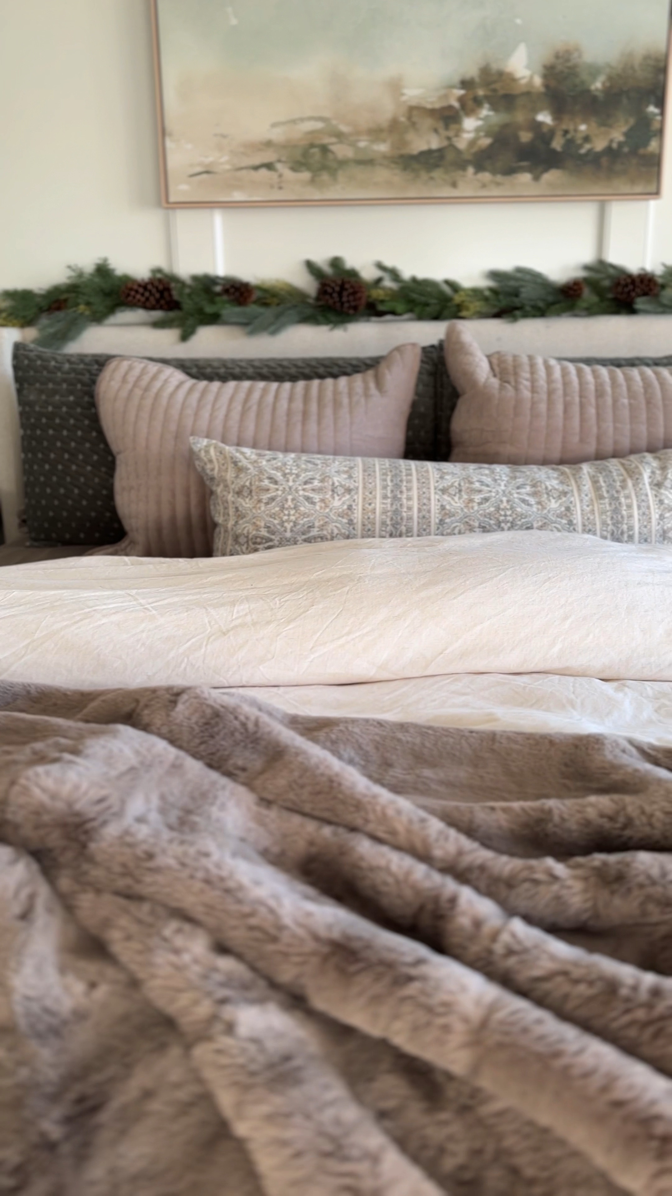 Christmas Bedding season is here! I am so in love with the layers in this layout. Everything feels so indulgent! 

I have a coupon for 45% off at CozyEarth until tomorrow: DETAILS45 

And then my normal

DETAILS40 is active after that! 

Follow along for all my favorite holiday bedding layouts!

#LTKCyberWeek #LTKhome #LTKSeasonal