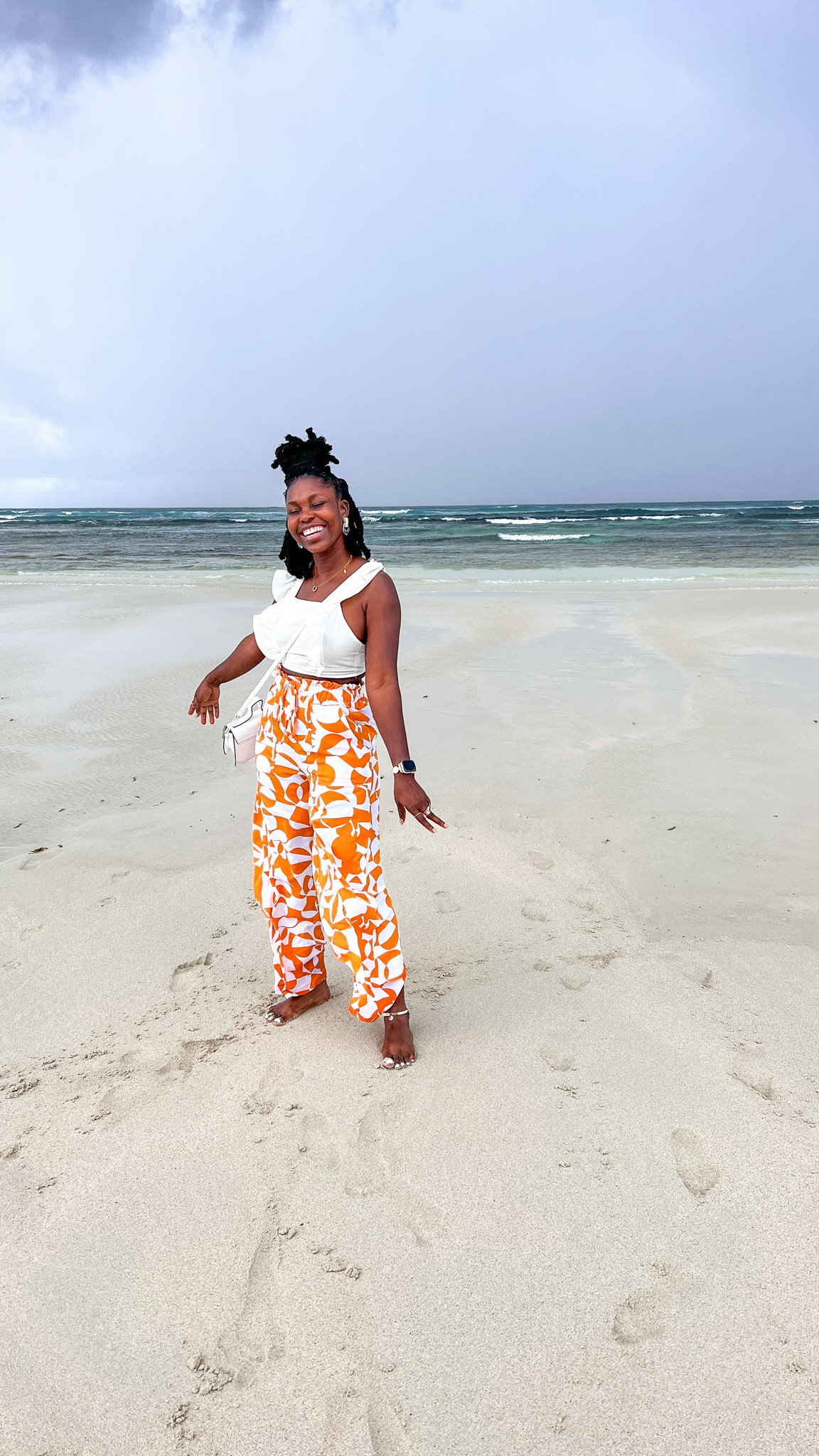 The pants is short people friendly if you are tall this make not work for you, I am 5ft 1 inch and they fit perfectly 

#LTKtravel