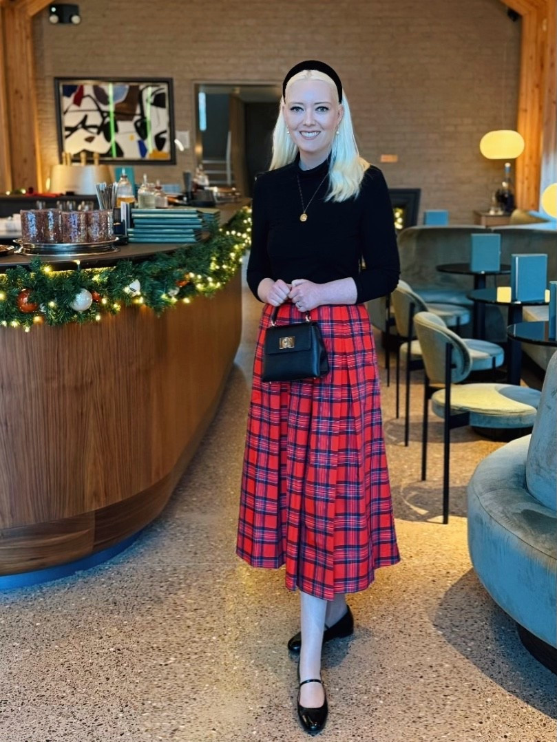 Another look at my gorgeous new Verity Tartan Midi Skirt by Boden! This piece just dropped but is already flying out! 

I teamed it with a black jersey roll / turtle neck by Albaray, the 1927 Mini Top Handle Bag by Furla and Meline Mary Janes in Black Patent by Sezane. Finishing touches are the gold & Pearl drop earrings and True North Diamond Necklace by Dower & Hall - a great gift idea! 🎄

#LTKuk #LTKdatenight #LTKfestive
