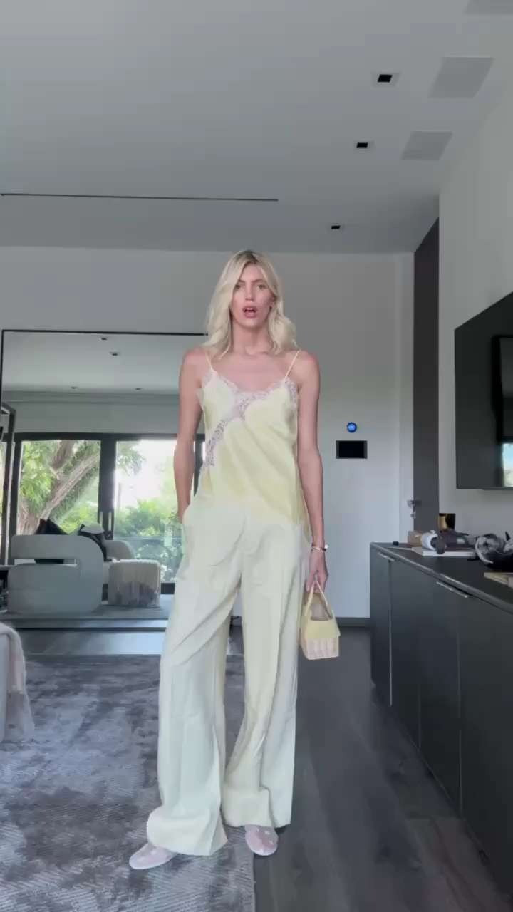 Starting off strong with this yellow moment! 💛 

 #LTKSeasonal #LTKStyleTip #LTKShoeCrush