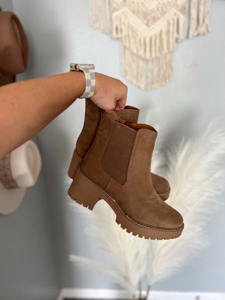 Affordable trendy Fall shoes 🍂
Tan chelsea boots 
#fallfashion #affordablefashion #trends #styleinspo #boots #booties #chelseaboots 

#LTKstyletip #LTKSeasonal #LTKshoecrush