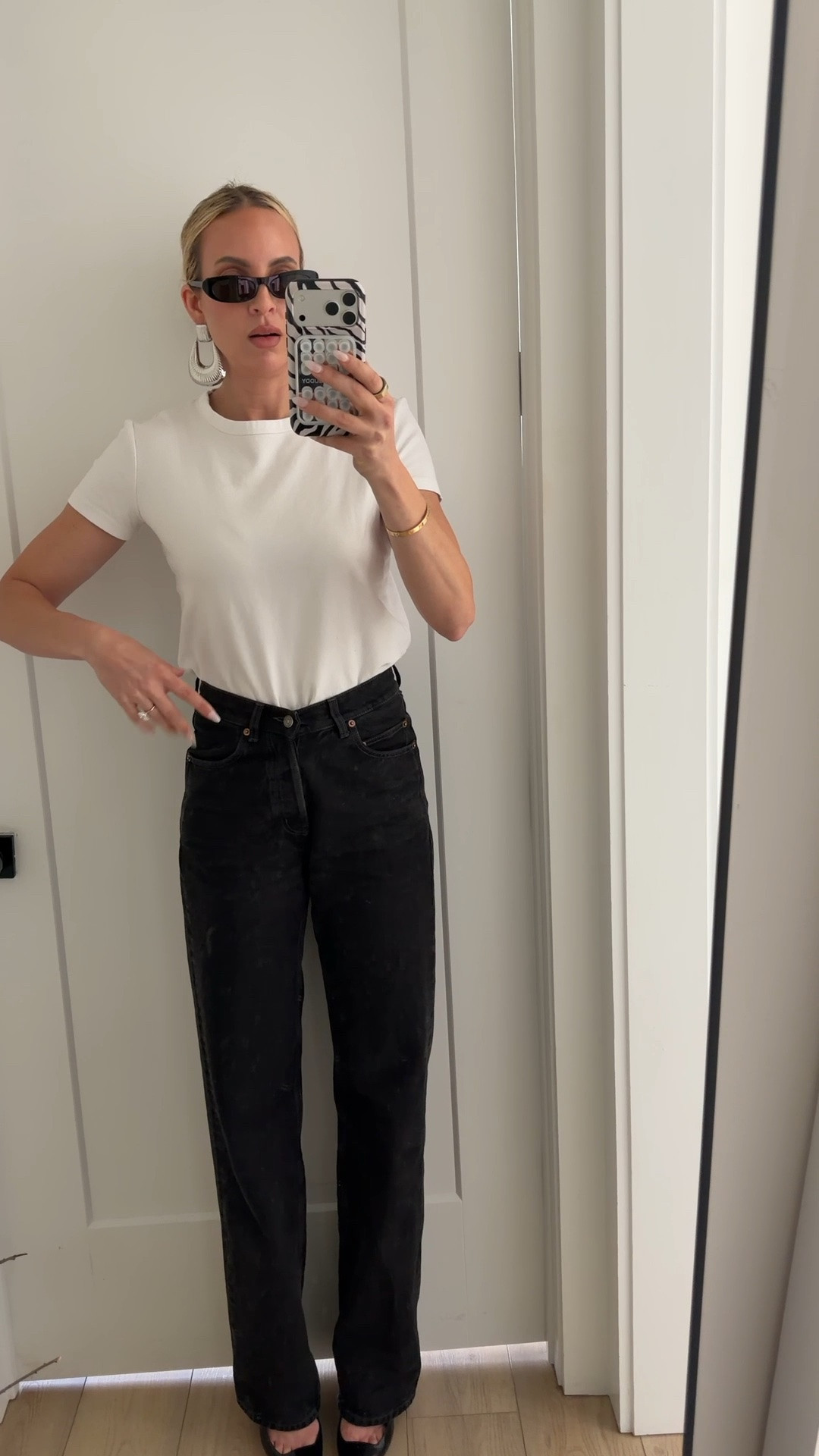 They run tts. I’m 5’10. I’m wearing a small in the T-shirt. ￼heels run tts

#LTKootd #LTKTall #LTKWorkwear