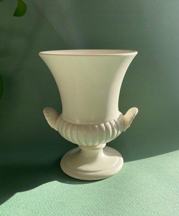 WEDGEWOOD of Etruria & Barlaston shell inspired urn. Moonstone Cream vase . Constance Spry. Urn v... | Etsy (UK)