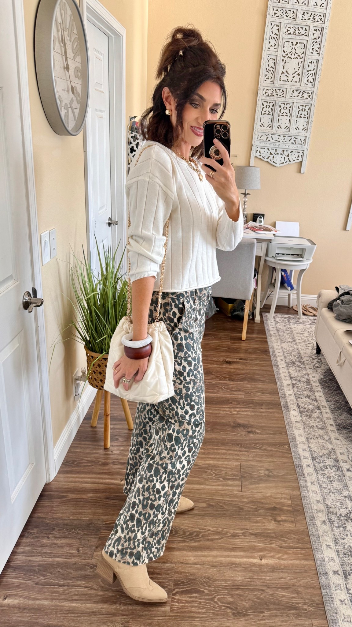 Wearing a medium in the pants and small in the sweater. Pants fit oversized. They’re slightly low rise. Comfy cute fall look! 

#LTKWorkwear #LTKFindsUnder50 #LTKStyleTip