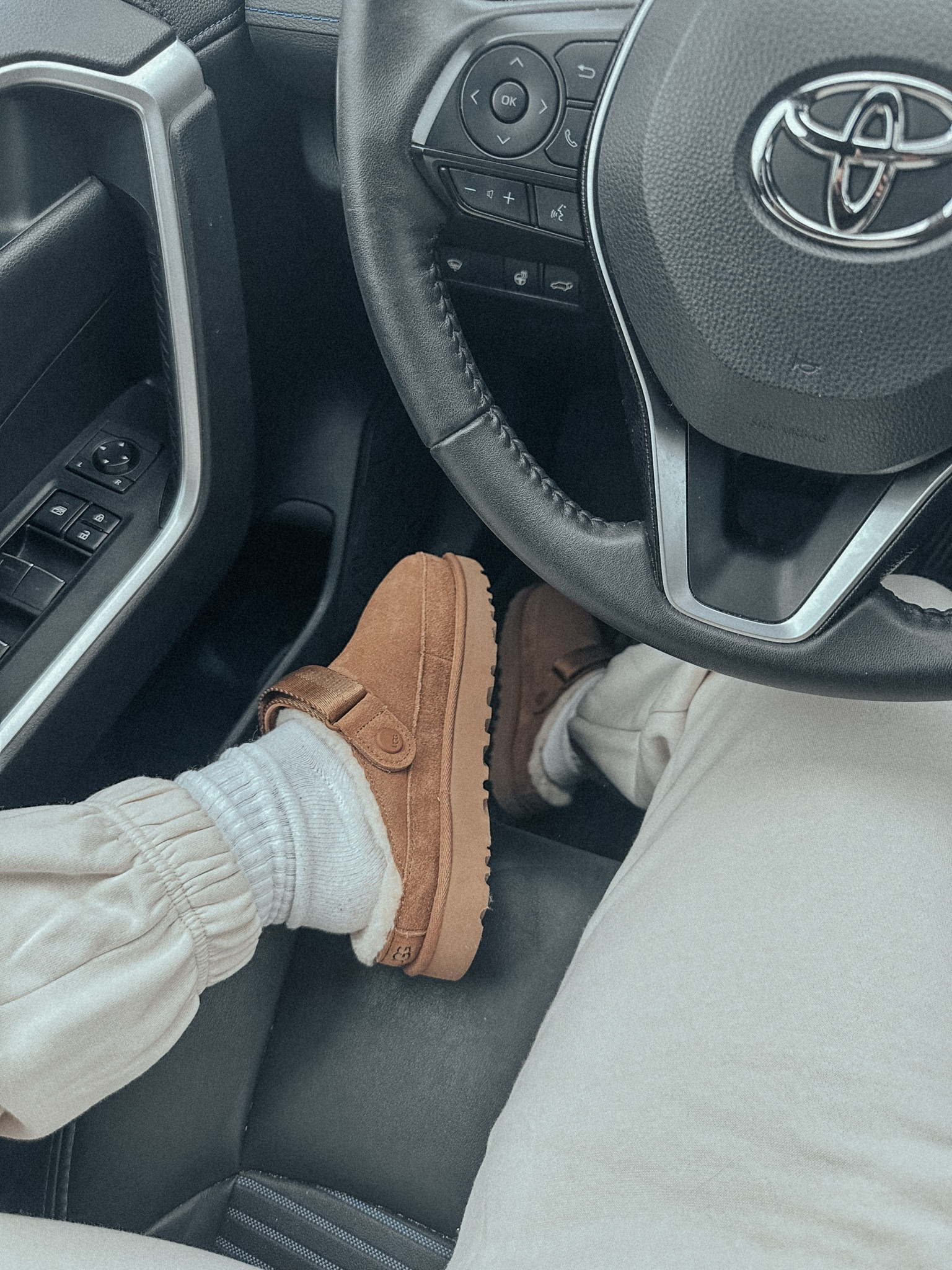 Cozy with uggs 🧸🍂🤎 

#LTKHoliday #LTKGiftGuide #LTKCyberWeek