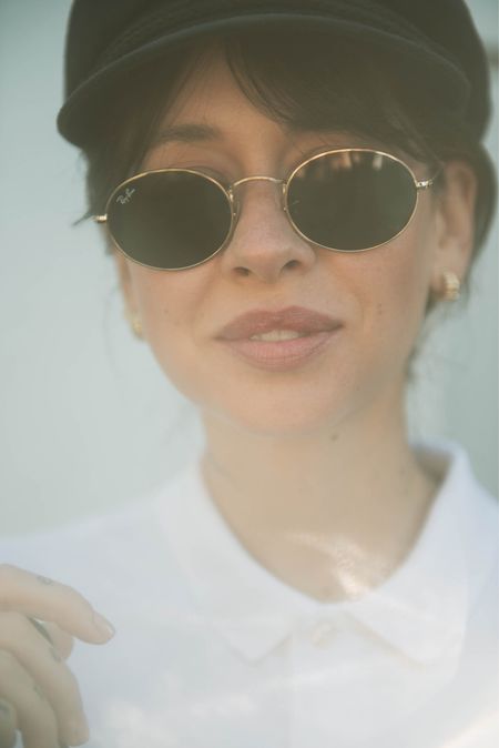 This is one of my favorites everyday sunglasses with a minimalist style: Ray Ban Oval in golden with green lenses. 

#LTKeurope #LTKstyletip #LTKFind