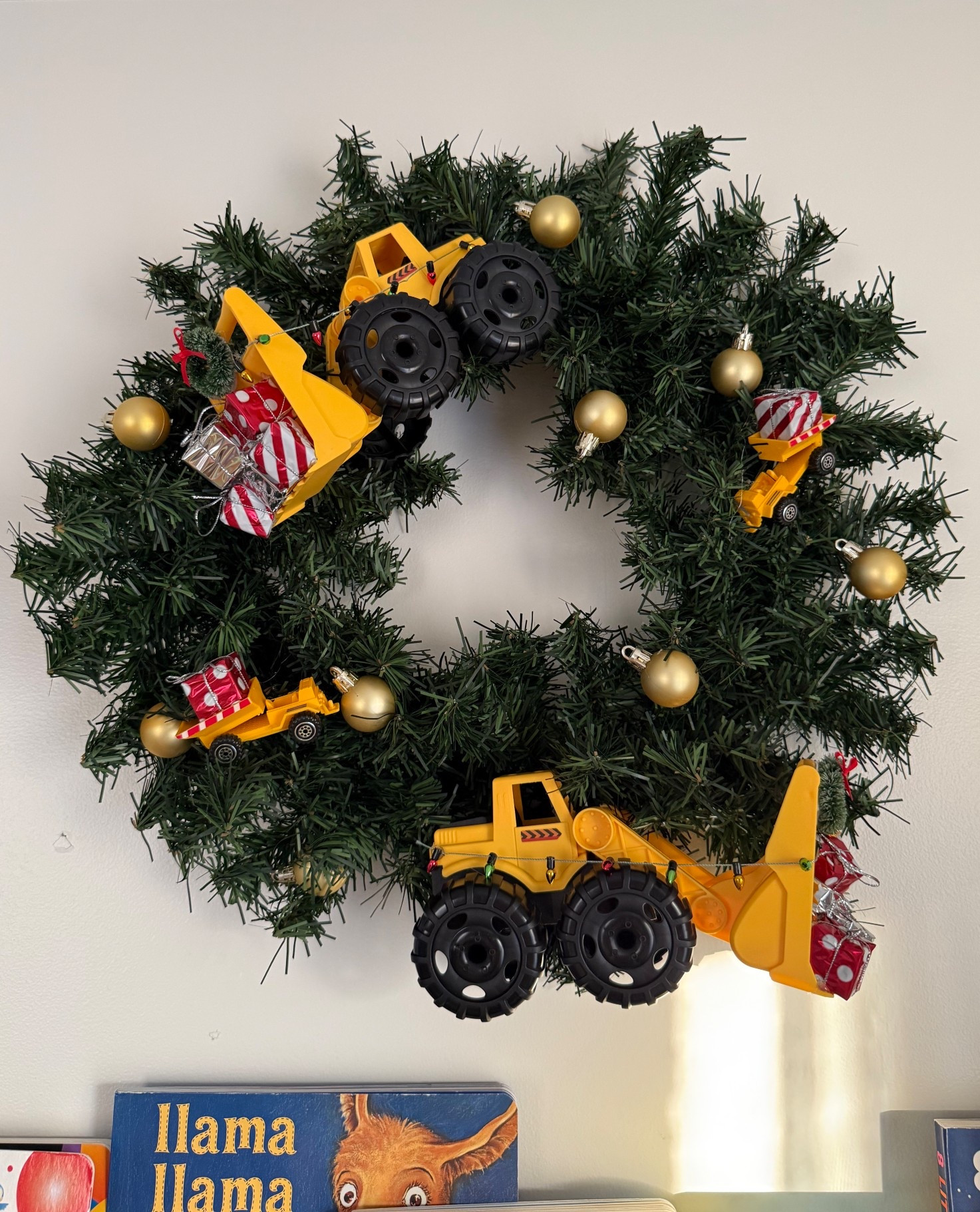 Dump truck Christmas wreath! 💛