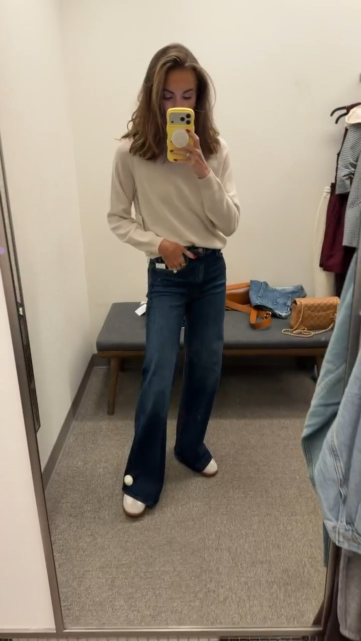No words for how obsessed I am with this cashmere hoodie 😍 Nsale is such a good time to grab investment pieces like this + high quality denim! 👏🏼