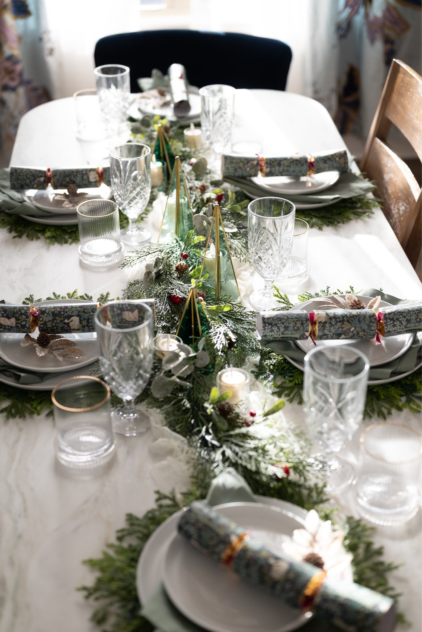 Christmas tablescape decor inspo 

#LTKSeasonal #LTKHoliday #LTKhome