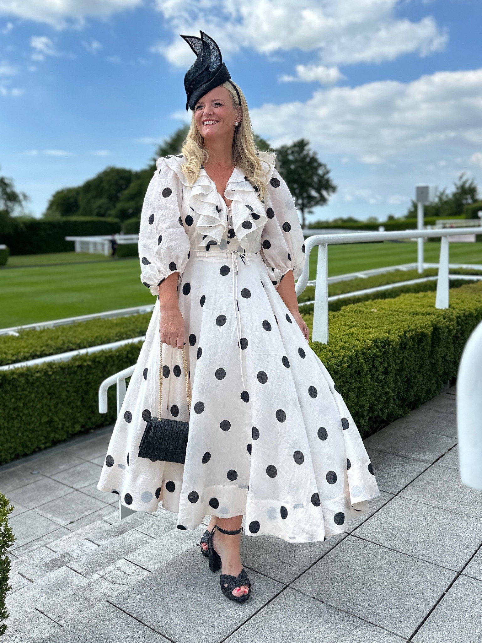 Racing and fashion truly do go hand in hand so I was super excited when @phaseeight announced that they are now the official womenswear partner for @goodwood_races. 
I am dressed head to toe in pieces from their Goodwood edit which features statement dresses and jumpsuits, tailored separates and all the accessories to complete your raceday look. Better still, there is an amazing offer on currently with 20% off all new season! 

#LTKuk #LTKmidsize #LTKdresses