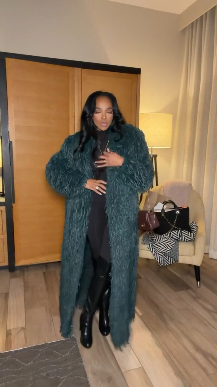 
This look was all about effortless glam for our last night out in Napa Valley — cozy layers, elevated textures, and pieces that photograph beautifully from dinner to late-night cocktails.

Perfect for wine tastings, upscale dinners, girls’ trips, or a weekend getaway look that feels polished but still comfortable.

📏 Sizing & fit details  
Wearing size Small  
Height: 5’4”  
Bust: 34D | Waist: 27” | Hips: 40”

Pieces like this are easy to rewear and style multiple ways, which means the cost per wear keeps dropping — a smart long-term shopping strategy for trips and special moments.

Tap to get details and save this look for your next getaway.  
Follow me on Instagram and YouTube @kirasfashionfinds


#LTKootd #LTKPetite