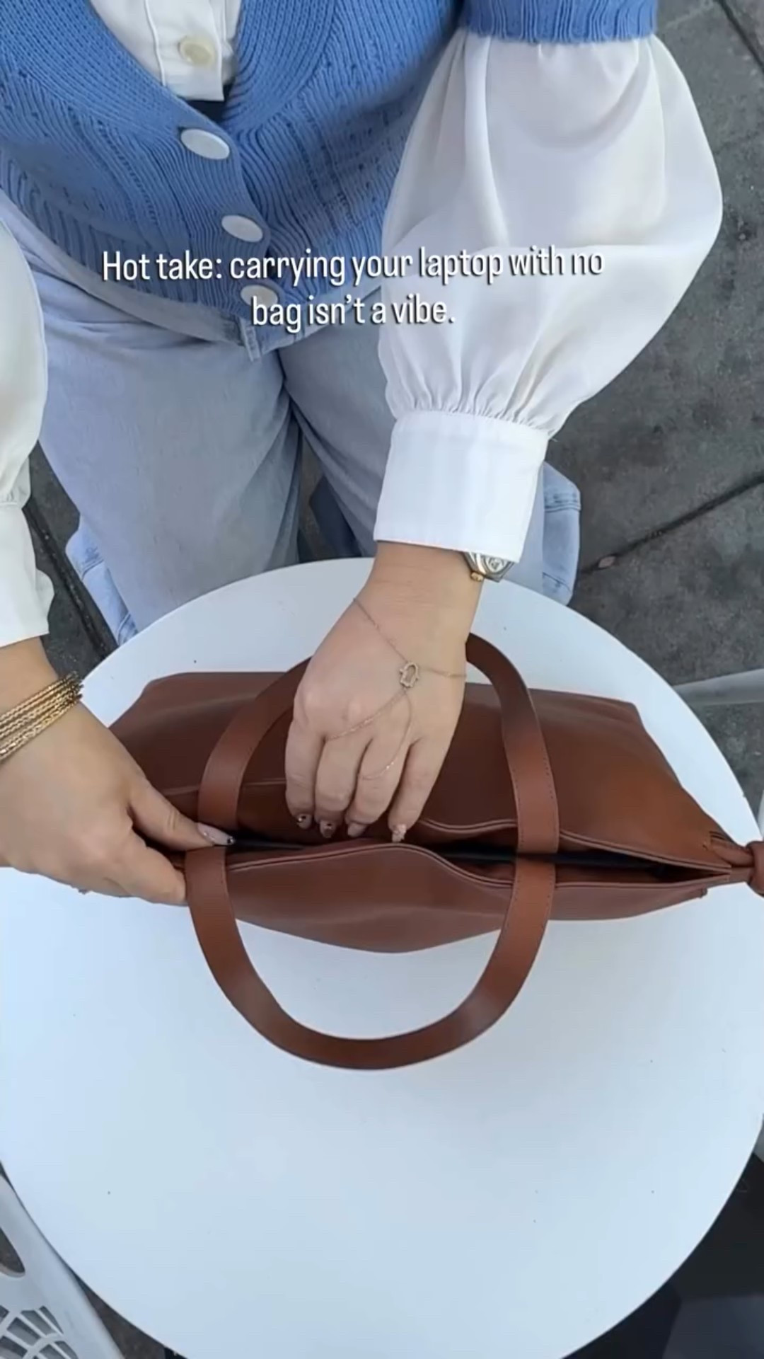 I used to be that girl walking around with my laptop in my hands… juggling a charger, my phone, and whatever else I convinced myself I “didn’t need a bag for.”
Cute? Maybe. Safe? Absolutely not. 😅

So I upgraded.

Now everything lives inside my @esinakanlondon Large Emma Tote. My laptop slides in perfectly, my content-creation gear has its own spot, and I finally feel like the put-together version of myself walking into a café to work.

It’s safer, chicer, and somehow makes the whole day feel more intentional.

Sometimes the right bag really does change the energy! 

Shop here:
Discount code: LIZ30
Link: https://www.esinakan.com/discount/LIZ30

#esinakanlondon #esinakan