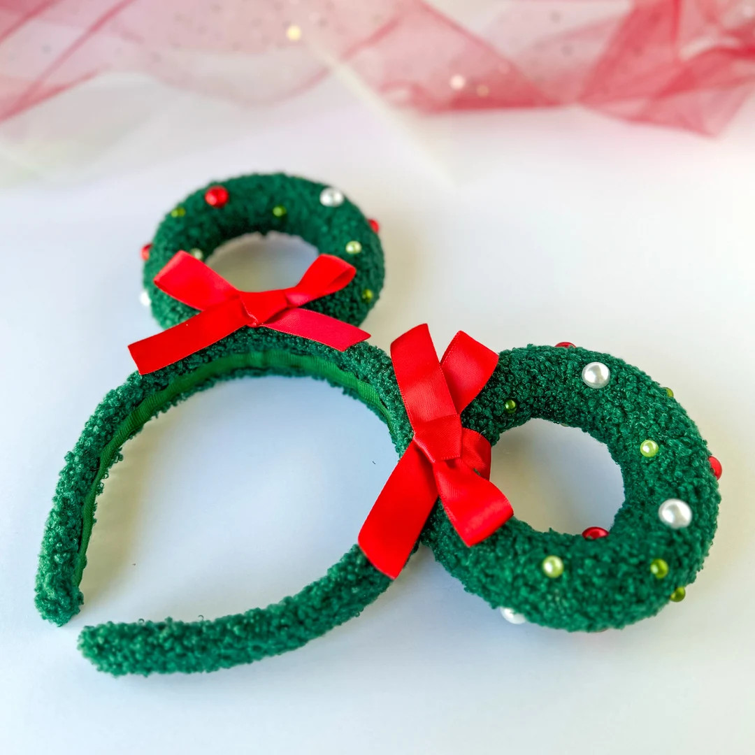 Green Holiday Wreath Minnie Mouse Ears - Etsy | Etsy (US)