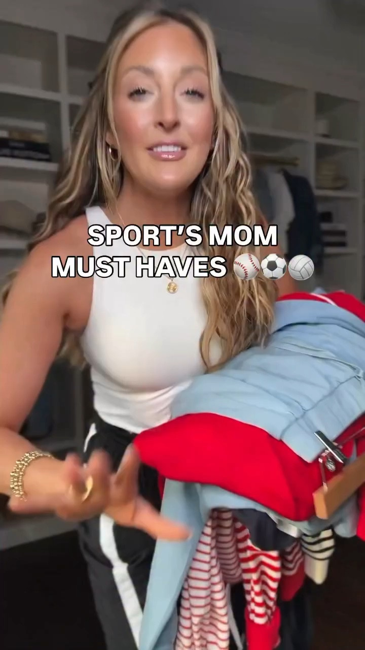 Sport’s Moms! ⚾️ 
Comfort is key for those long days but it doesn’t hurt to feel cute too! Casual everyday outfits, my favorite leggings, layers and sets to make your long days a little bit easier❤️ #sportsmom #mommusthave #casualoutfitideas